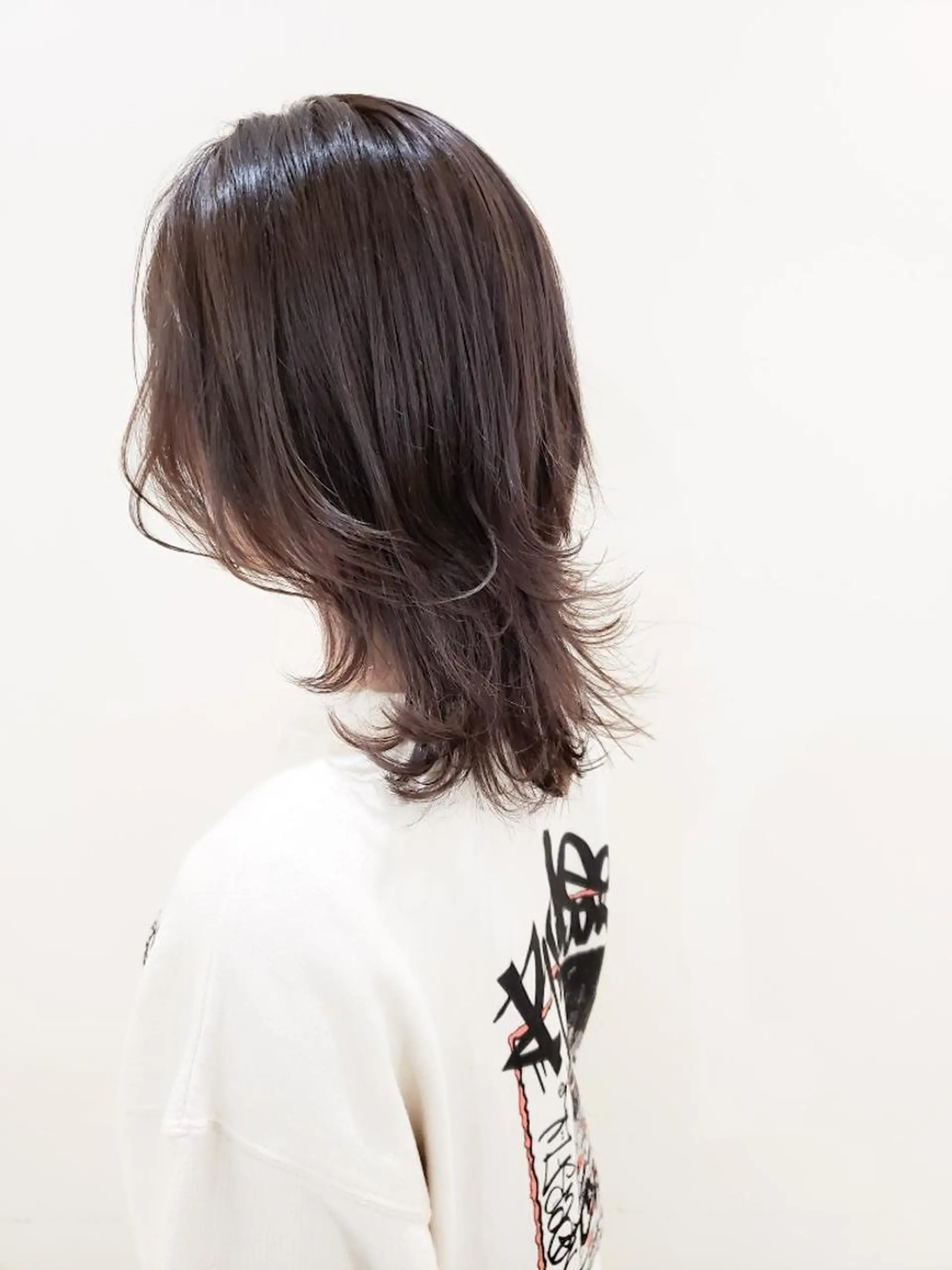 ミディアム カラー ウルフカット 尾野 恭平のヘアスタイル