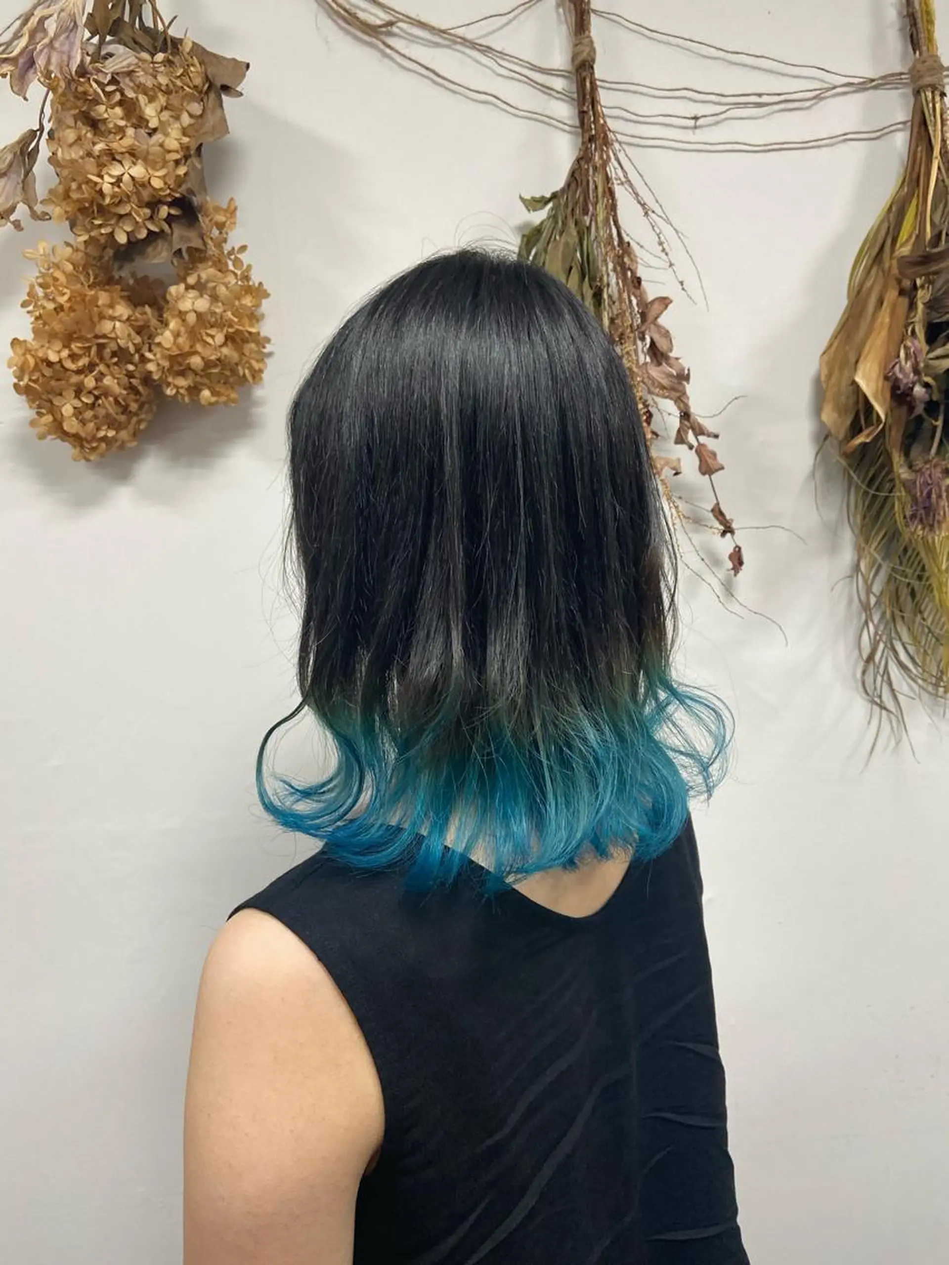 カラー ブルーカラー グラデーションカラー sato harunaのヘアスタイル