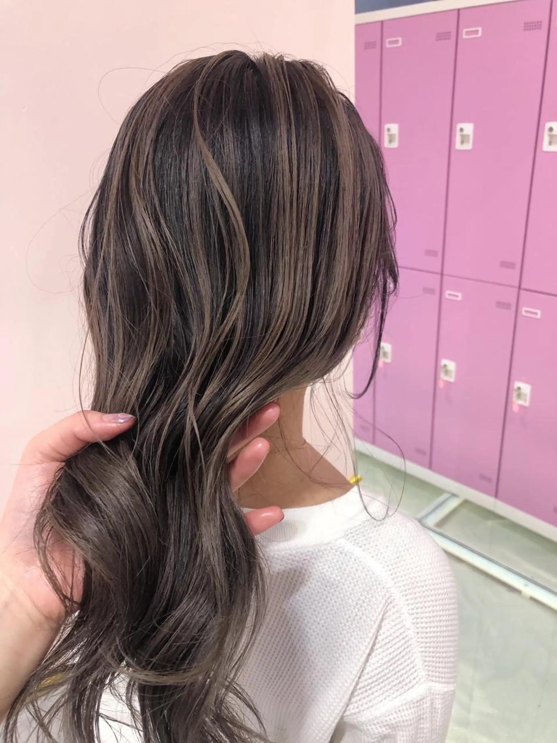 カラー バレイヤージュ ブリーチ 艶髪 🦋CON🦋のヘアスタイル