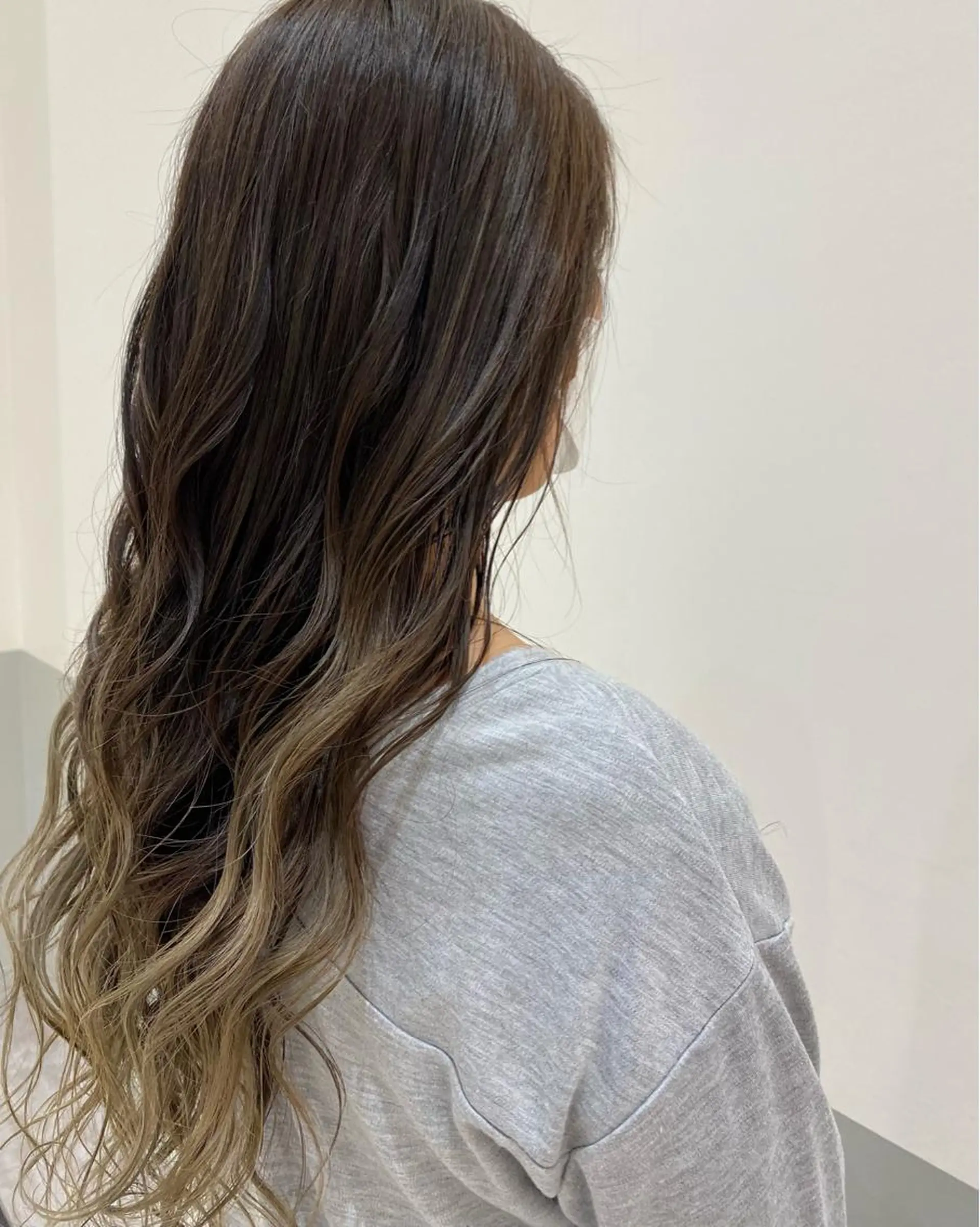 ロング 佐藤 彩香のヘアスタイル