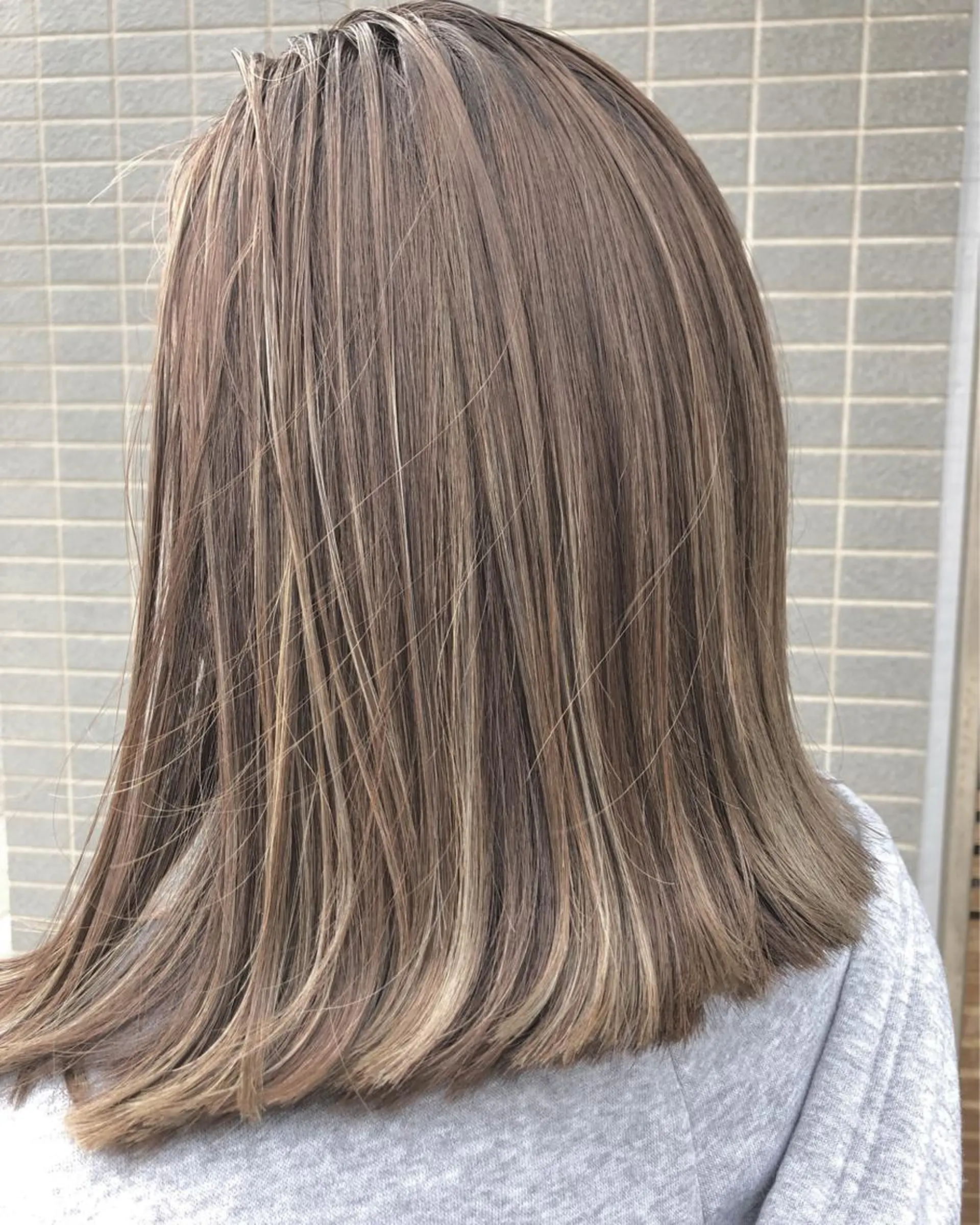 セミロング カラー 似合わせ レイヤー須川のヘアスタイル