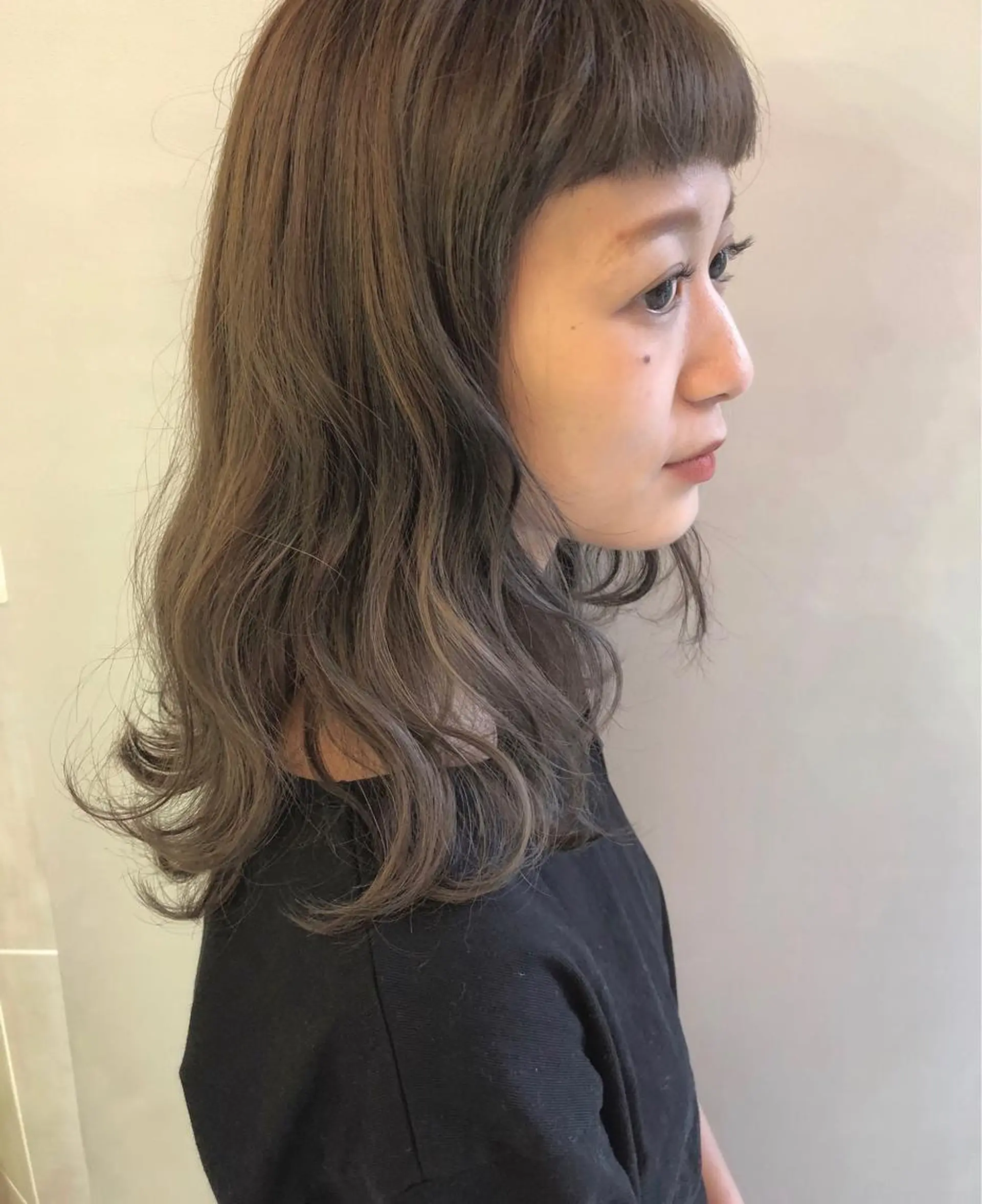 ミディアム カラー ベージュカラー フォギーベージュ カット ヘアカラー トリートメント 齋藤 咲のヘアスタイル