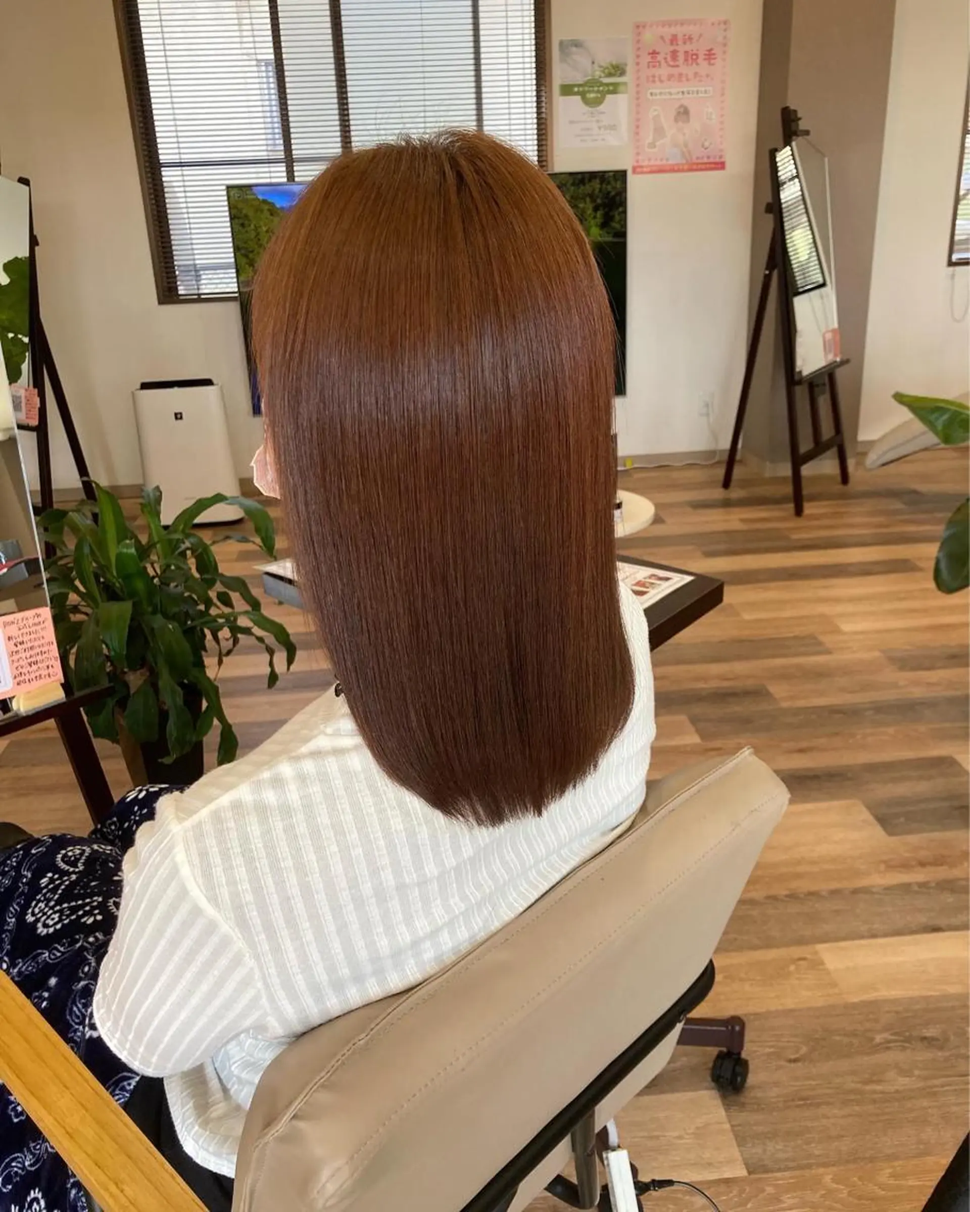 ミディアム 中野 紹江のヘアスタイル