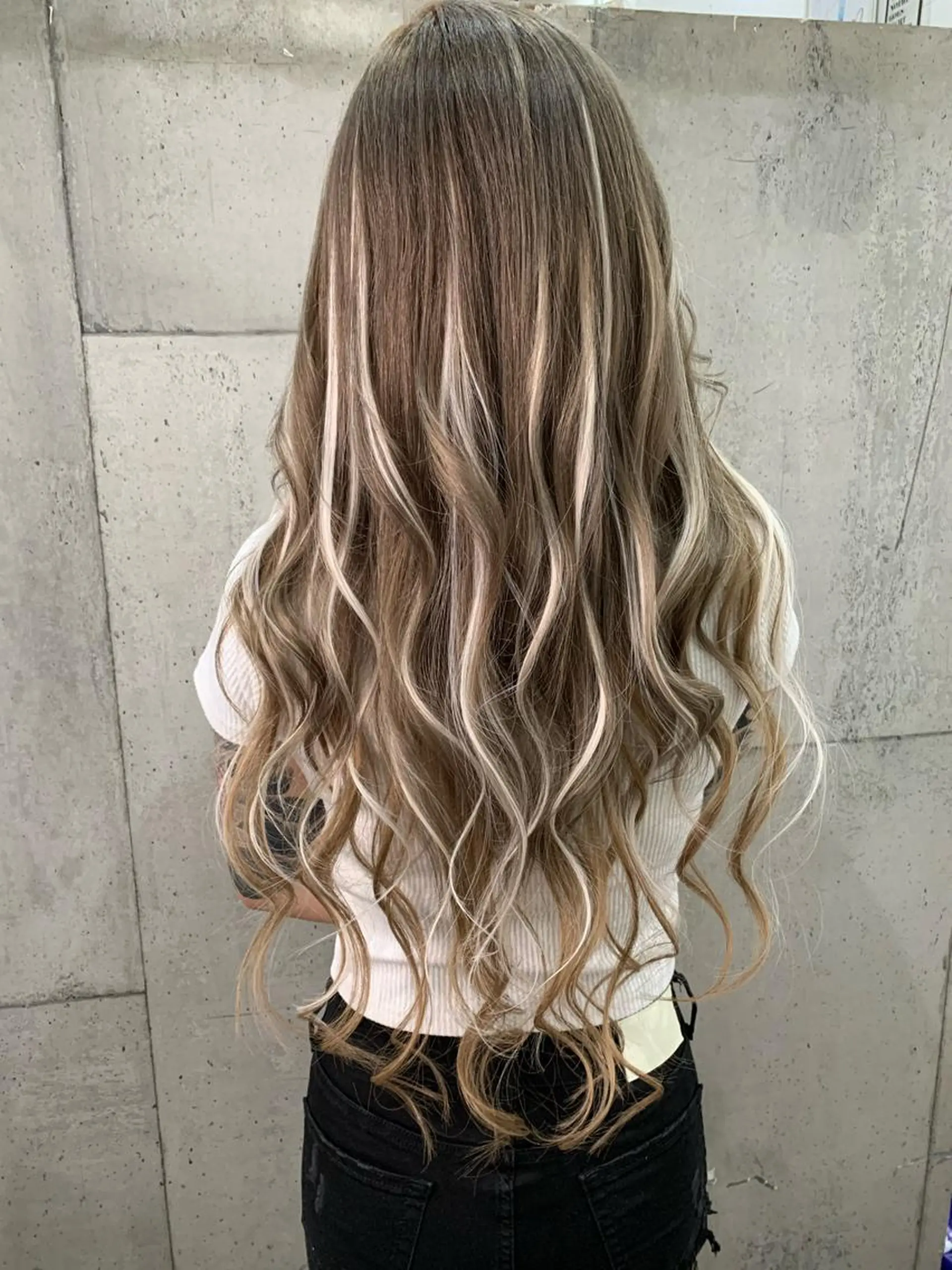 ロング カラー シールエクステ ハイライトカラー ハイトーンカラー エクステ ハイライト Little_okinawa所属・Mikuri 【Little】のヘアスタイル