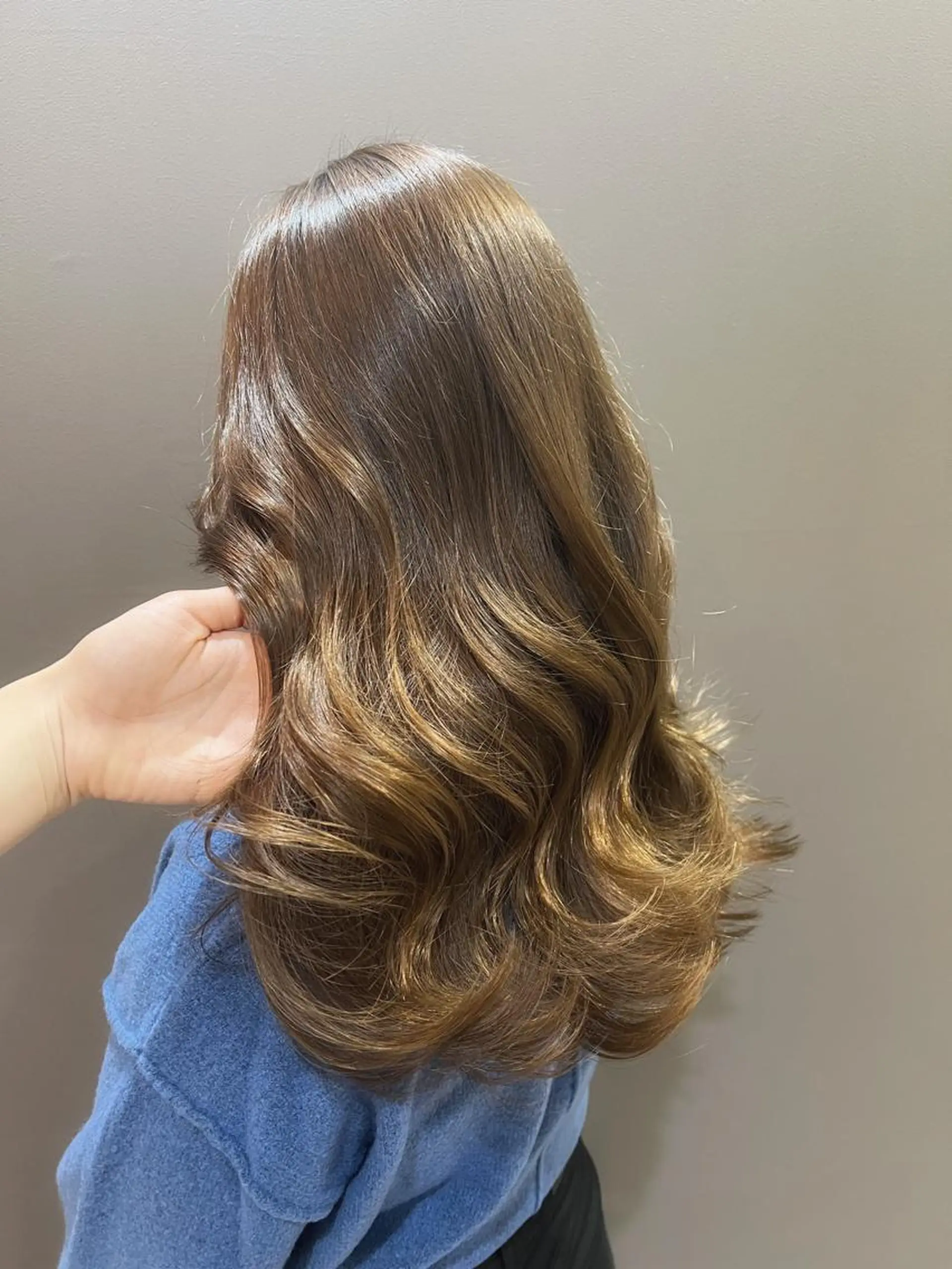 ロング カラー アッシュ ベージュカラー 髪質改善 トリートメント 中村 ひなたのヘアスタイル