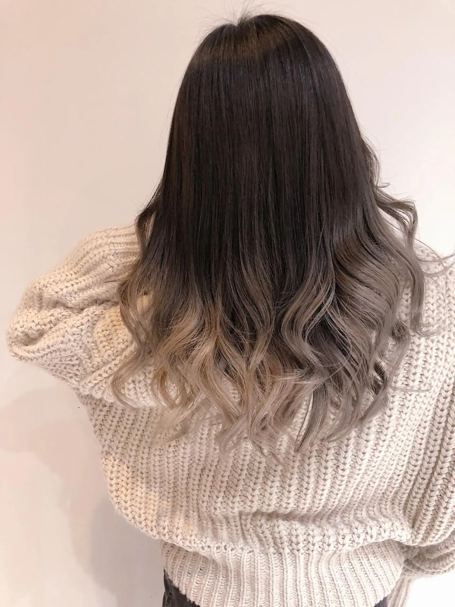 ミディアム カラー ヘアアレンジ 黒髪 ブリーチ ダブルカラー 【公式】amble luxe池袋東口🩷のヘアスタイル