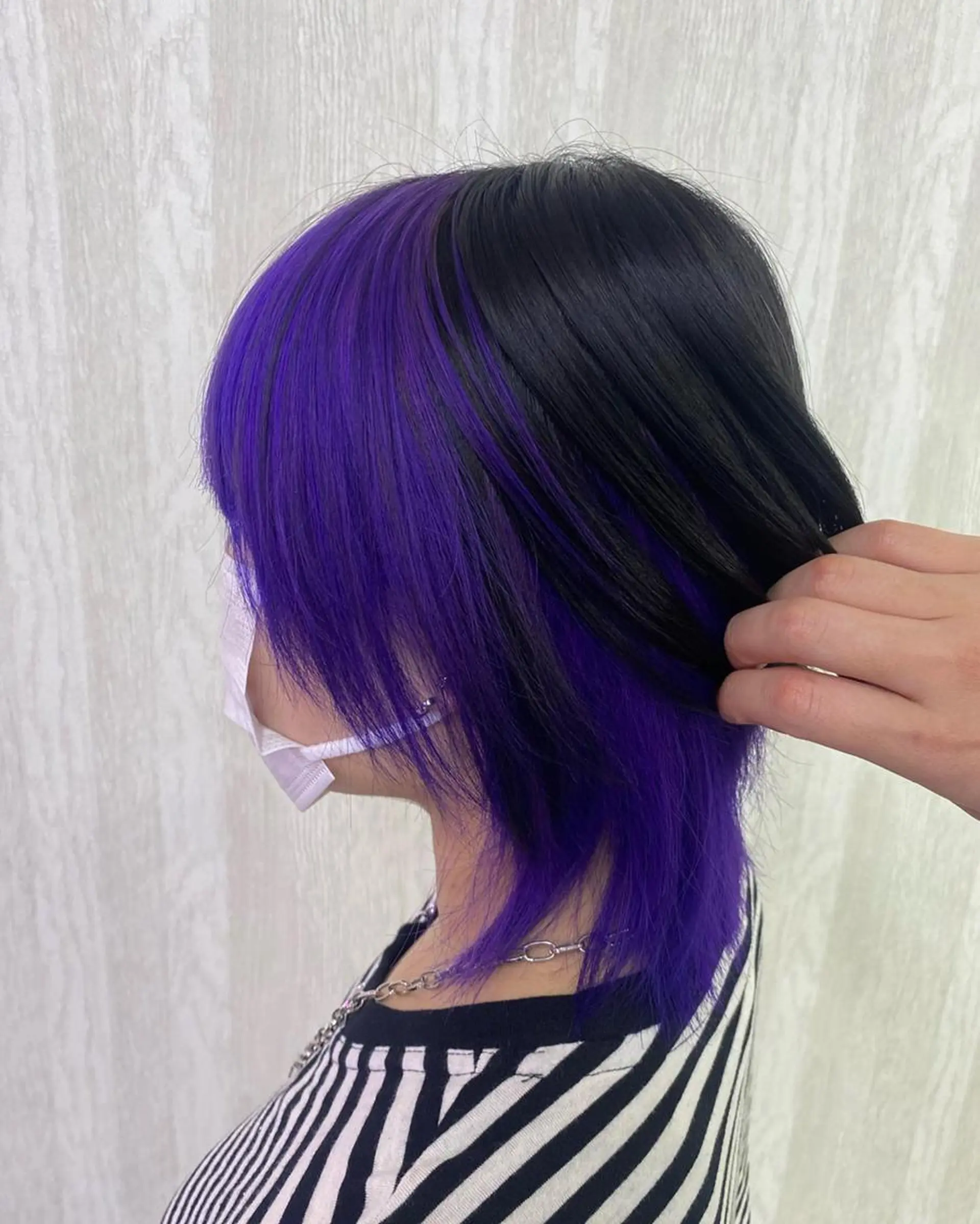 ロング カラー 黒髪 デザインカラー インナーカラー パープルカラー バイオレットカラー UNDER vr 【アンダーバー】のヘアスタイル