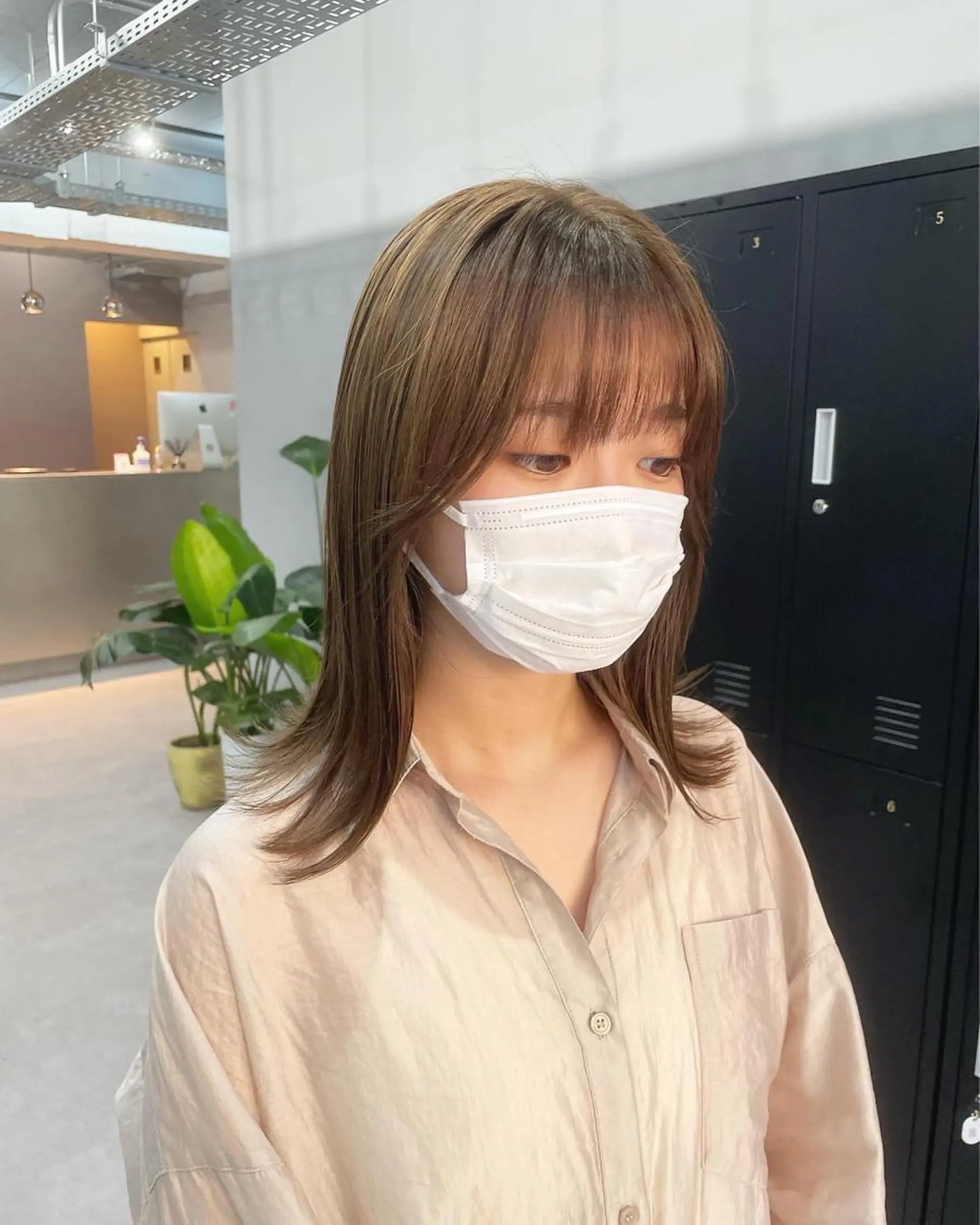 ミディアム カット ヘアカラー ミルクティーベージュ ❤︎レイヤー　MIAのヘアスタイル