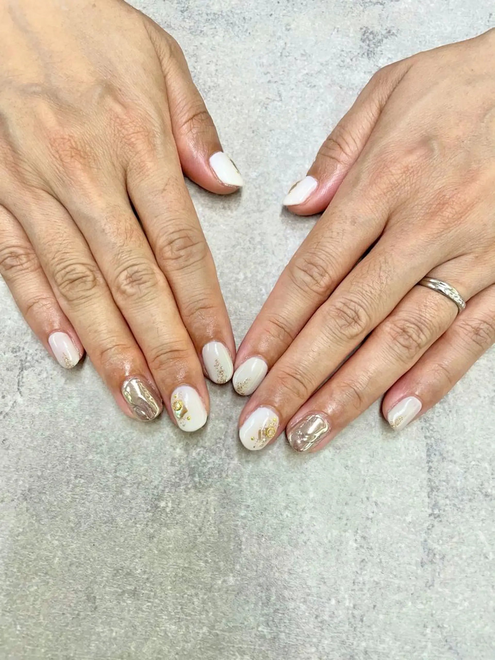 ネイル ミラーネイル ニュアンスネイル ホワイト ハンドネイル ハンドケア FASTNAIL PLUS 新宿店のネイルデザイン