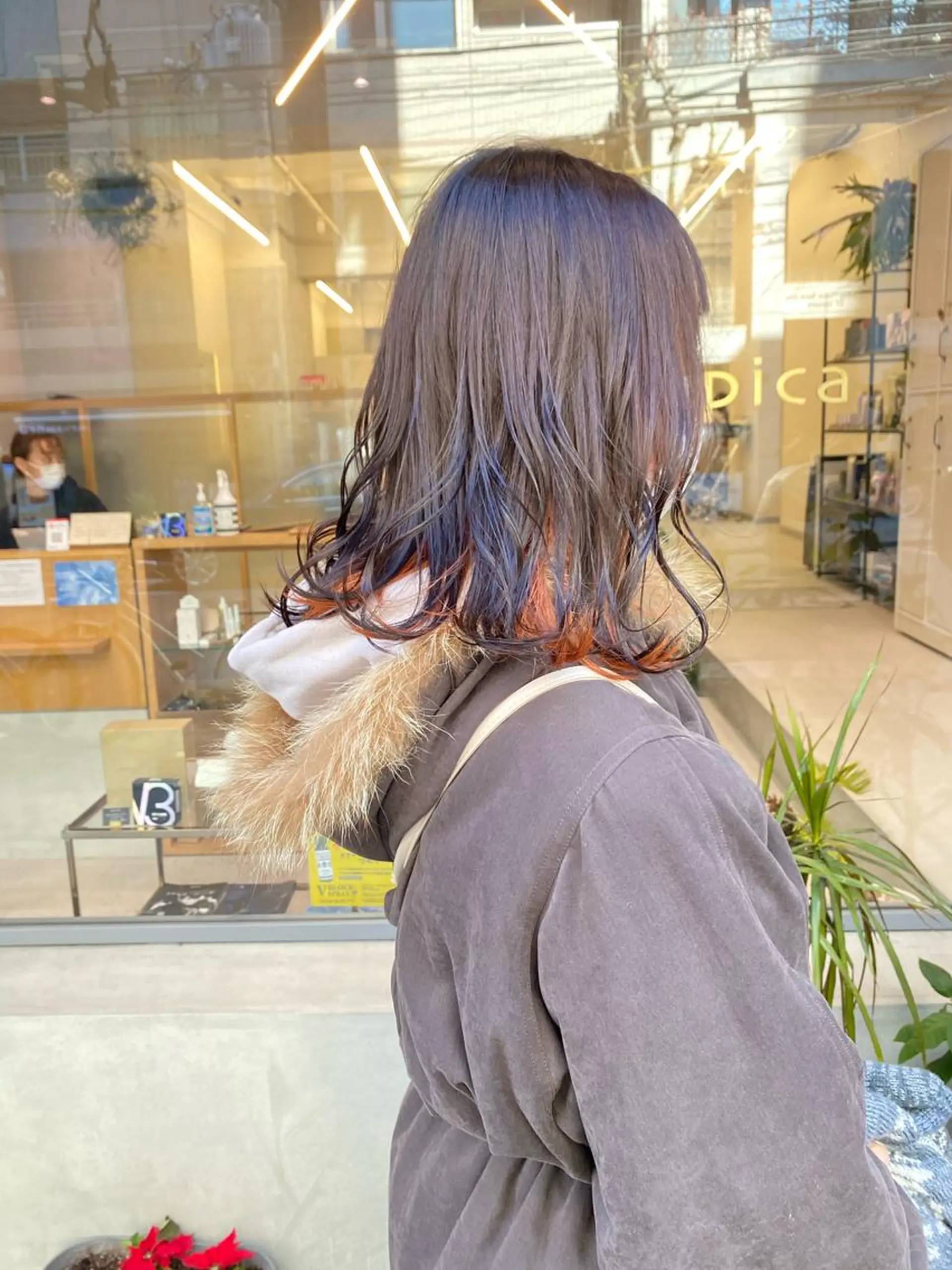ミディアム カラー ベージュカラー ブリーチ ブルーカラー ケアブリーチ ダブルカラー SANC hair salonのヘアスタイル