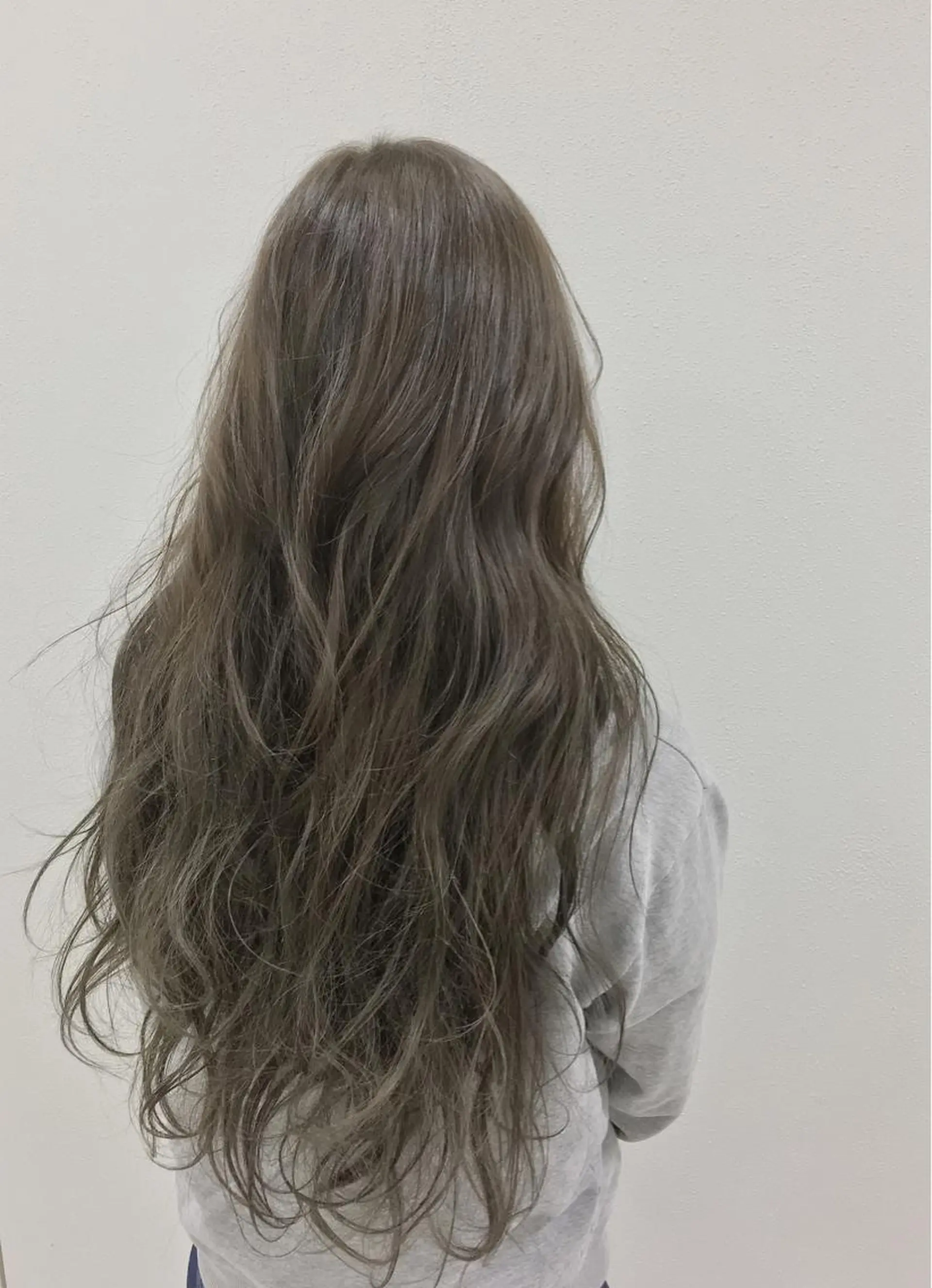 ロング カラー アッシュ アッシュグレー 【t.a.g（タグ）】所属・ノンダメージ髪質改善 カラー💎/KURAのヘアスタイル