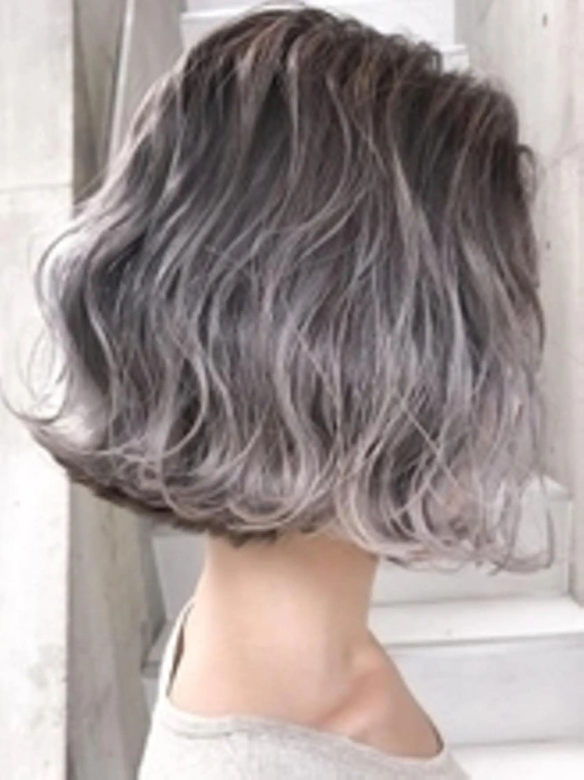 ショート カラー 前田 桃花のヘアスタイル