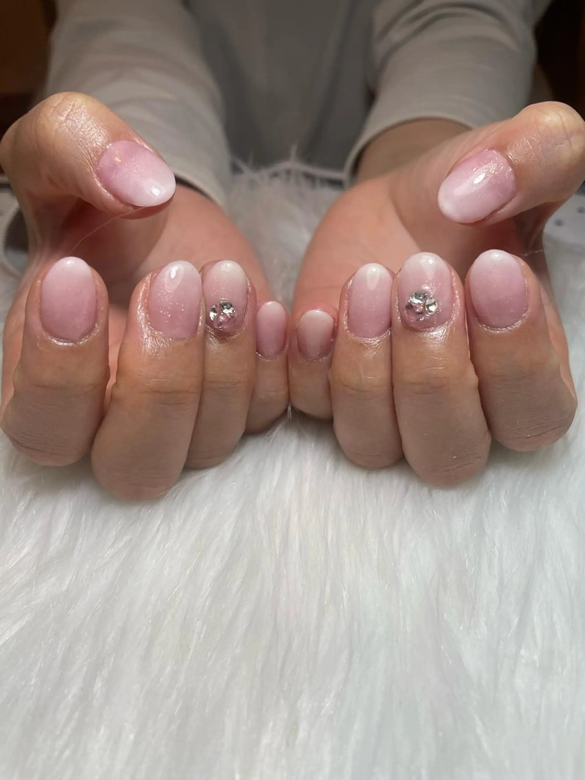 ネイル グラデーション 大袋駅東口徒歩2分 alivioのネイルデザイン