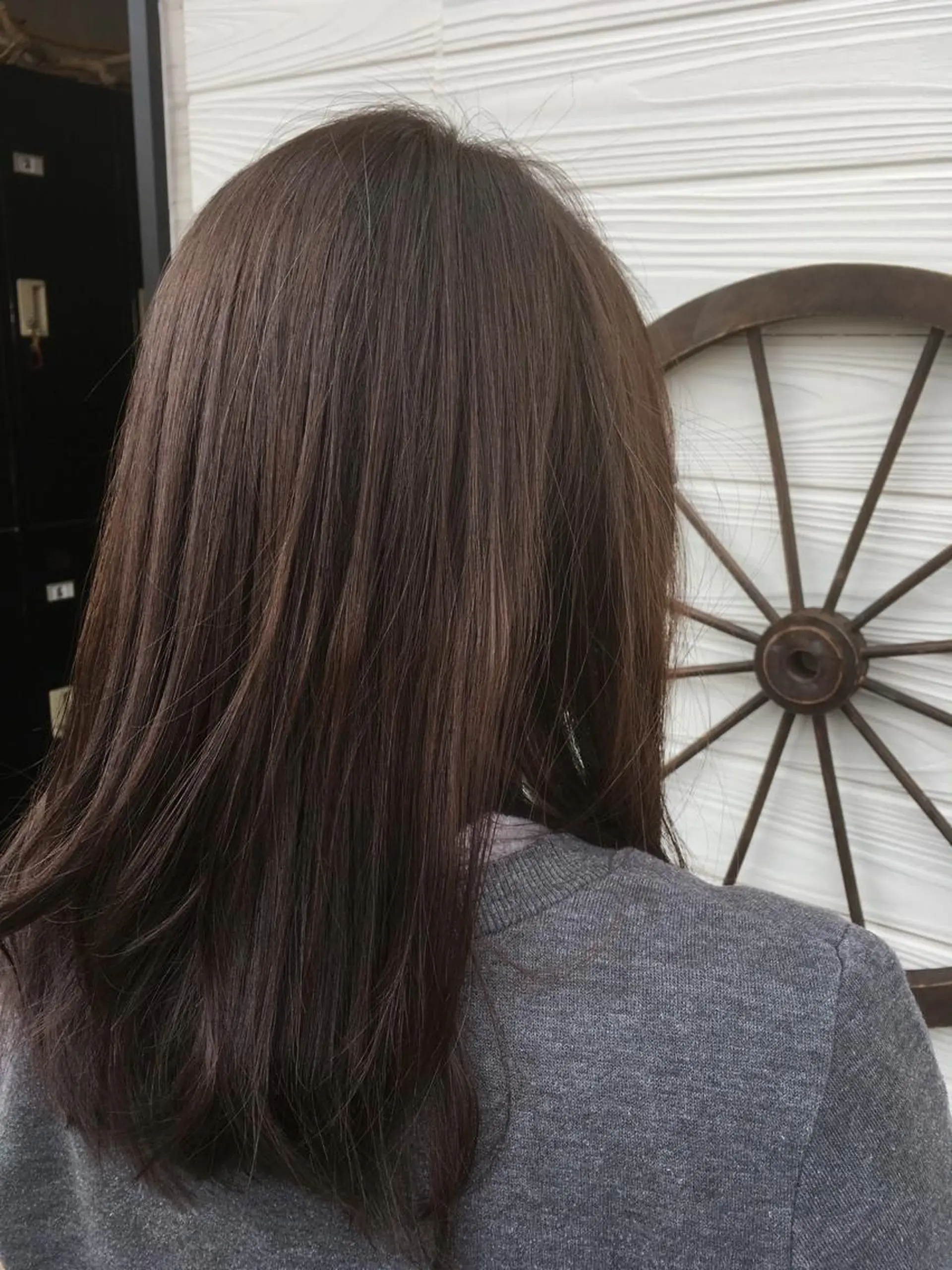 ミディアム ビヨウシツトリコ よねたにみなのヘアスタイル