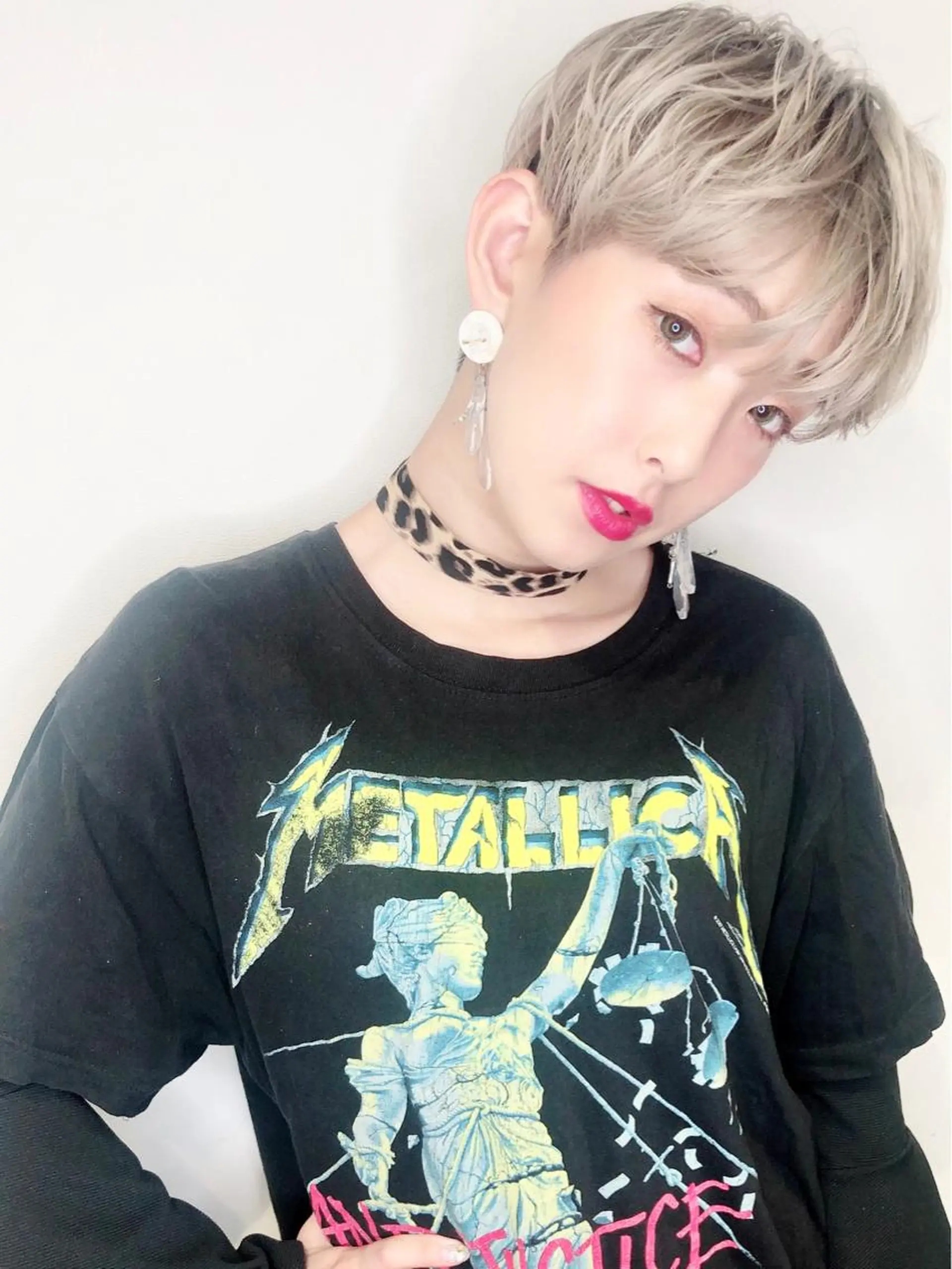 ショート カラー ウルフカット／吉村 桃子のヘアスタイル