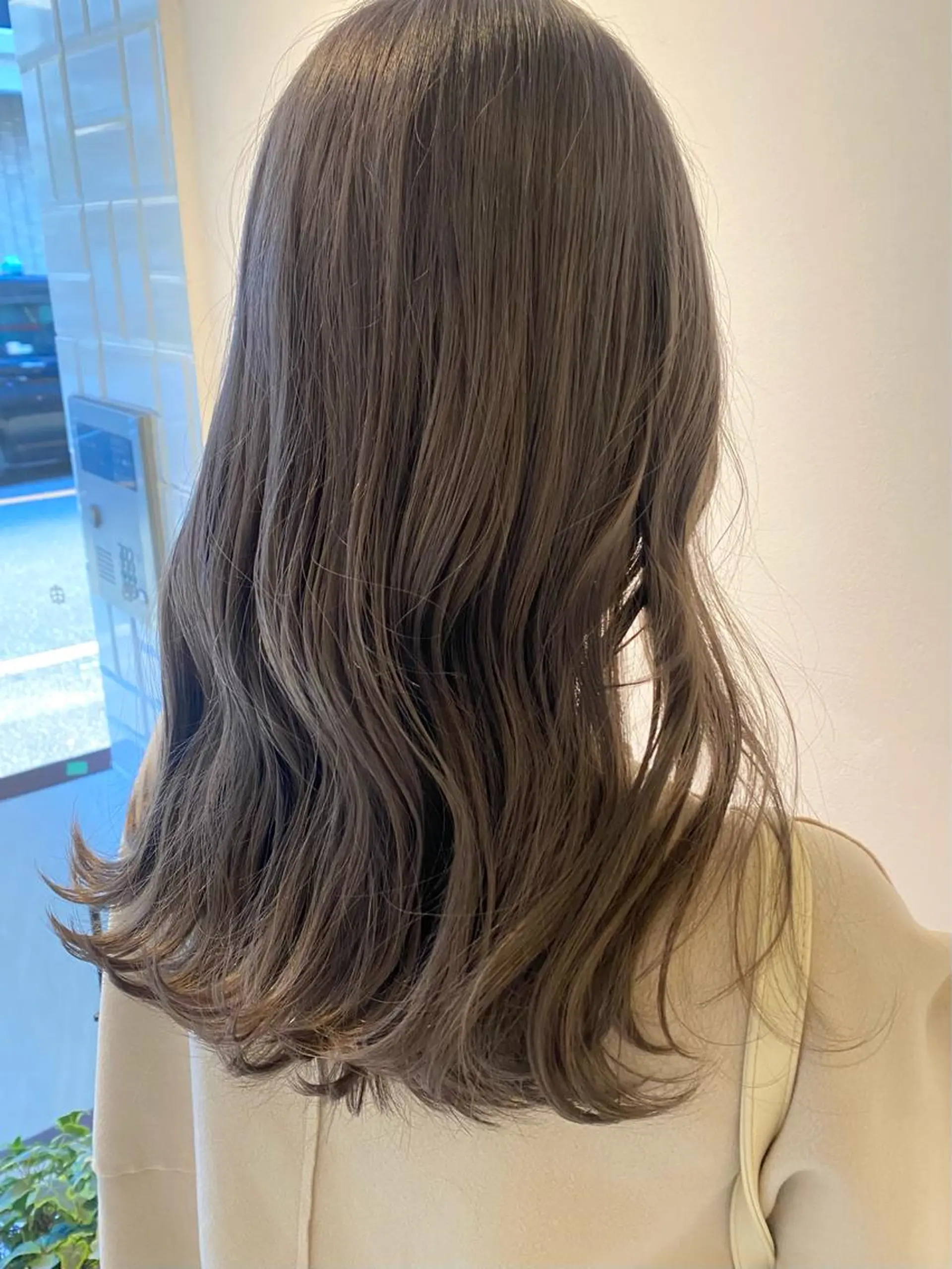 ロング カラー ブリーチ ケアブリーチ 透明感カラー グレージュ アオイ🩵暖色 /まろやかカラーのヘアスタイル