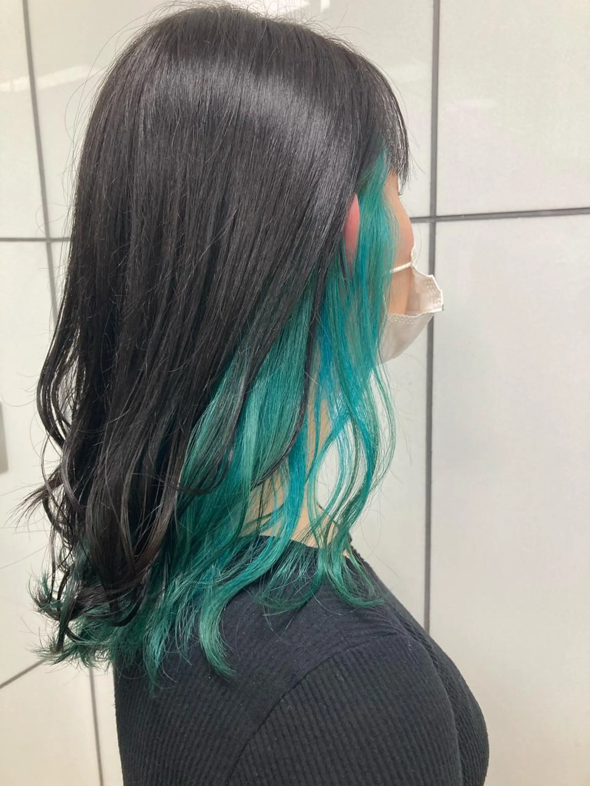 ミディアム カラー インナーカラー ミント ミントグリーン ヘアカラー トリートメント 髪質改善/痛ませ ないカラー/西村航大のヘアスタイル