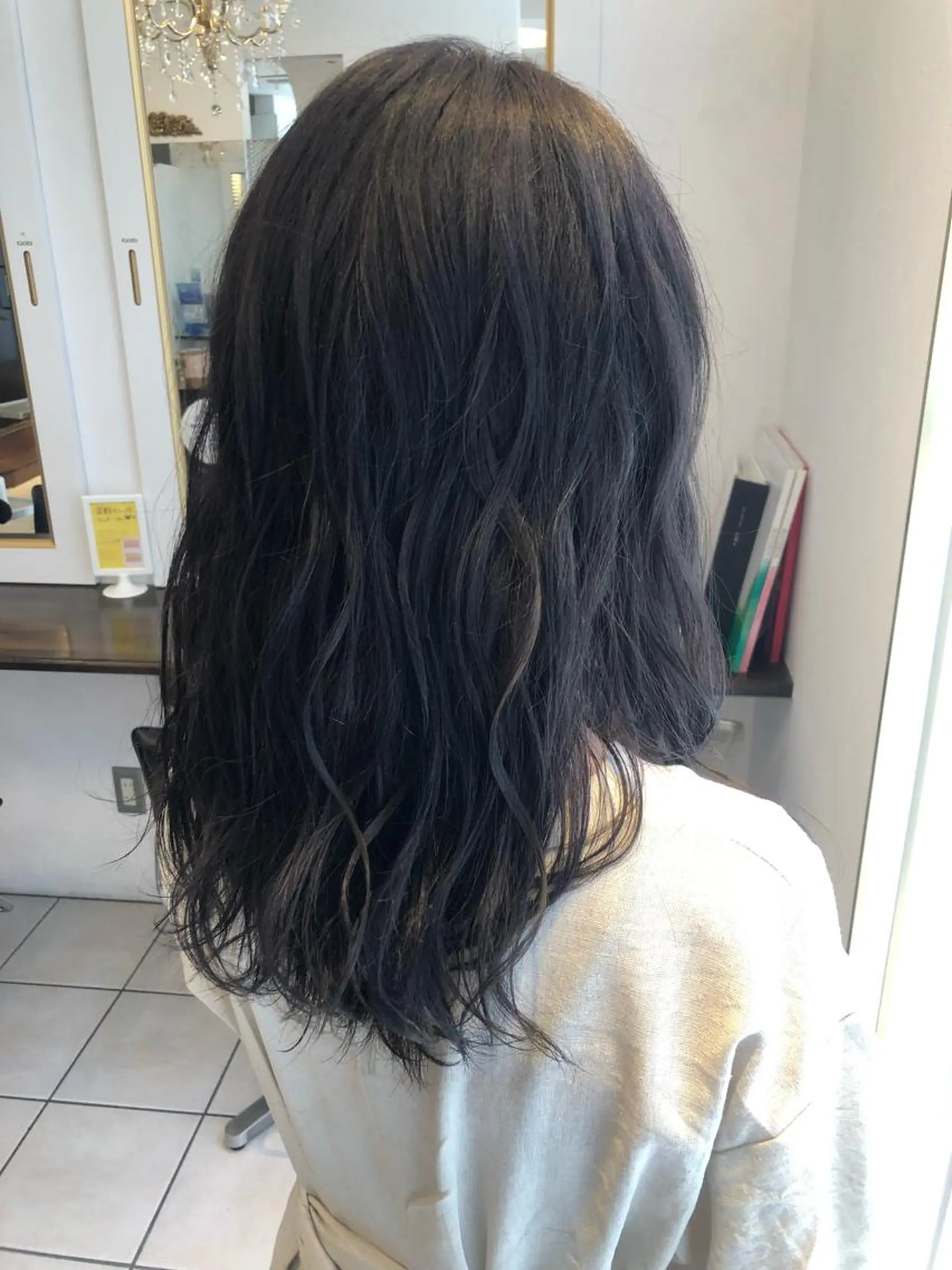 ミディアム カラー 黒髪 ブルーカラー ブルーブラック force  hair所属・🫧富田 苑実🫧のヘアスタイル