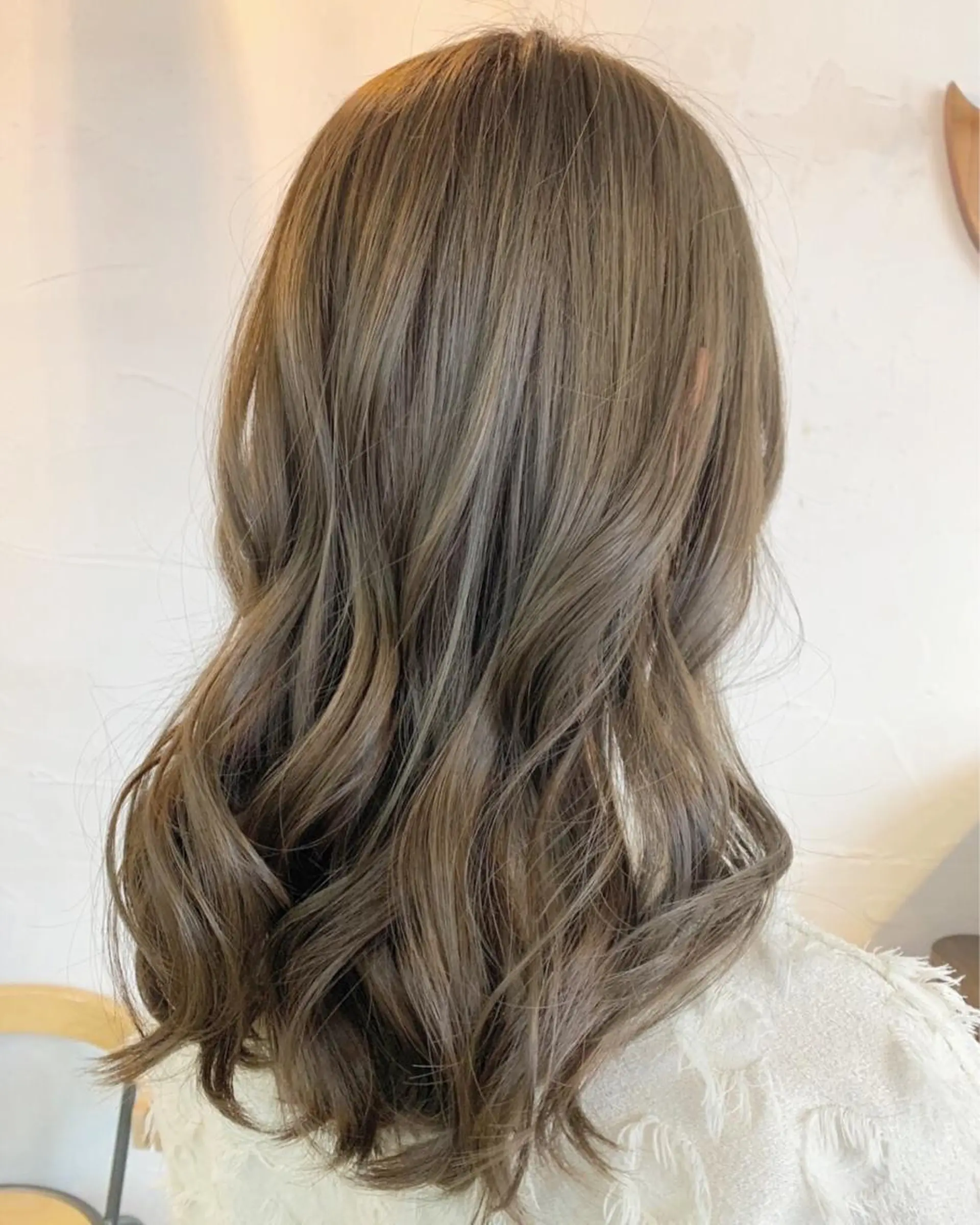 セミロング カラー 松田 由紀子のヘアスタイル