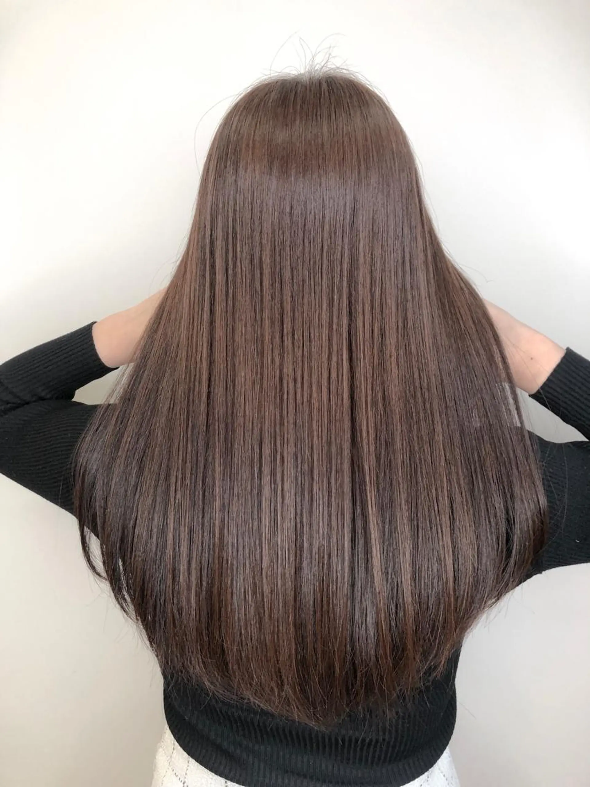 セミロング カラー アッシュ ベージュカラー エドルカラー トリートメント SALOWIN神戸三宮East店所属・【透明感、艶髪】西村 有司のヘアスタイル