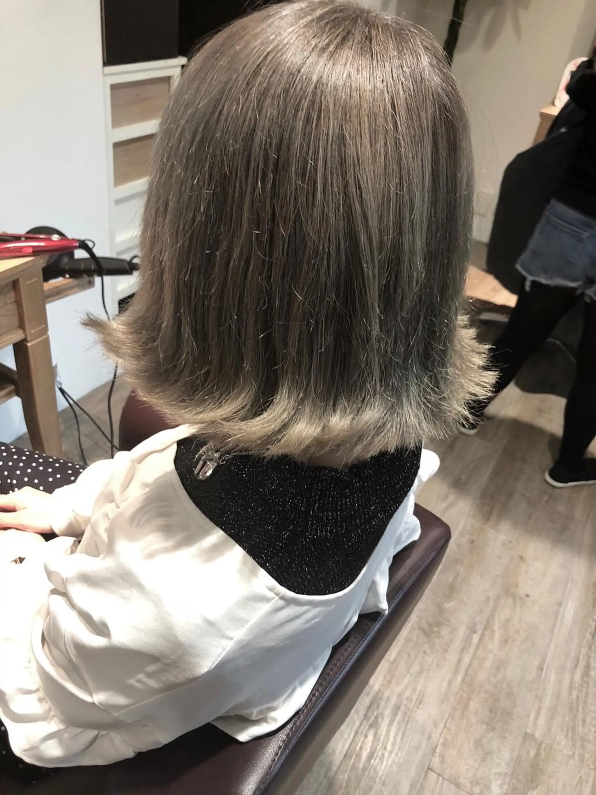 ミディアム カラー アディクシーカラー ブリーチ ケアブリーチ 透明感カラー シルバー レイヤー/ウルフ ハイトーンhiroのヘアスタイル