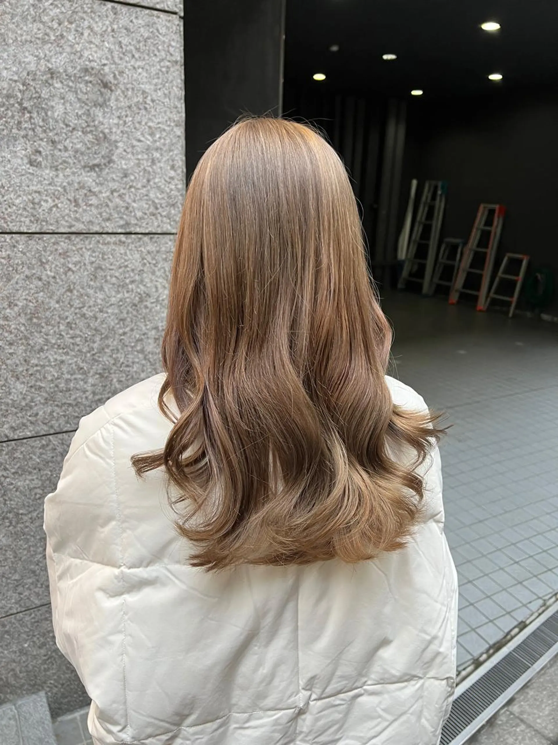 ロング カラー ベージュカラー ミルクティーベージュ ノイシキ サキのヘアスタイル