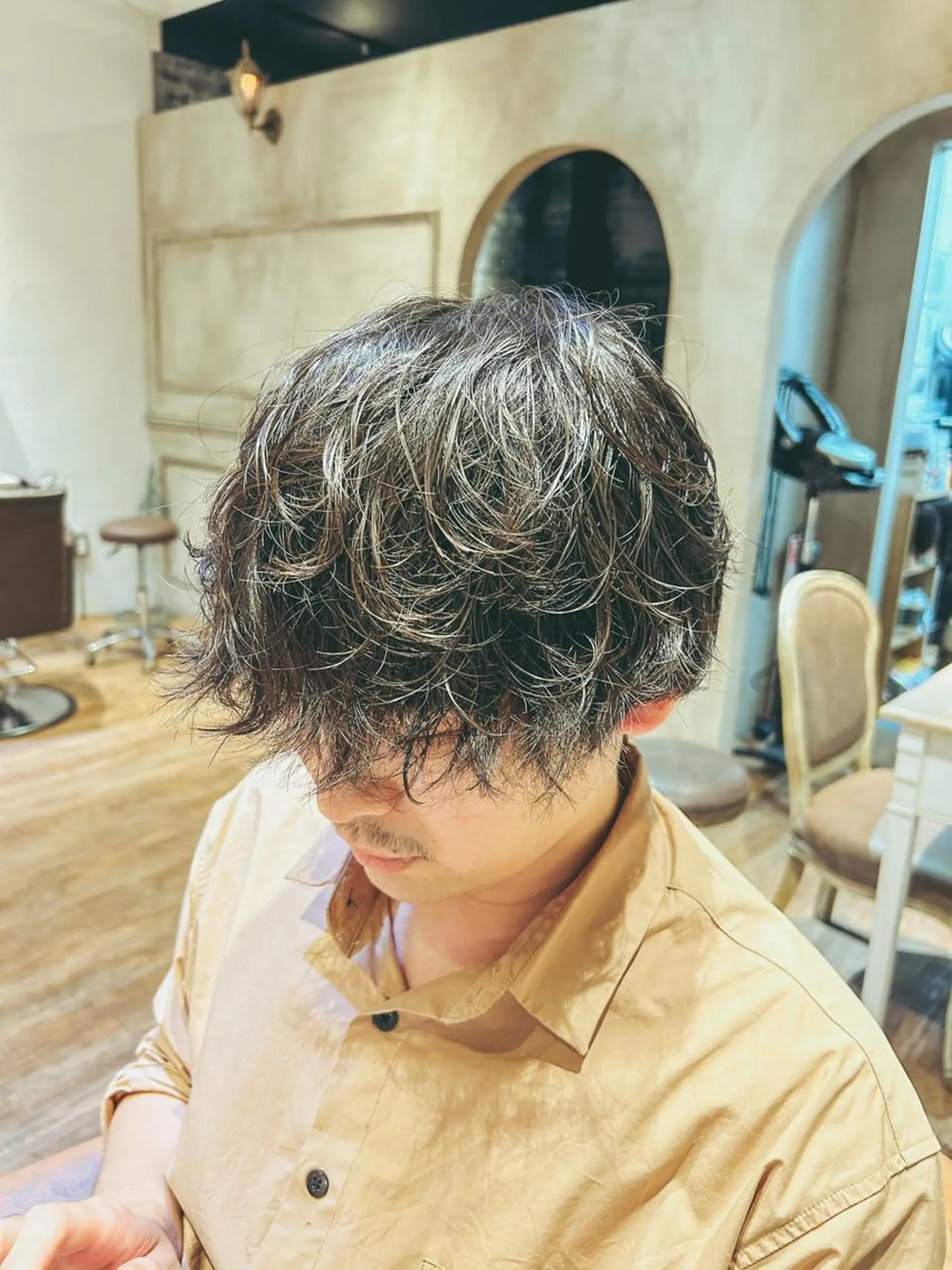 ショート パーマ メンズ メンズパーマ ショートヘア スパイラルパーマ Lilly所属・成田 智彩のヘアスタイル