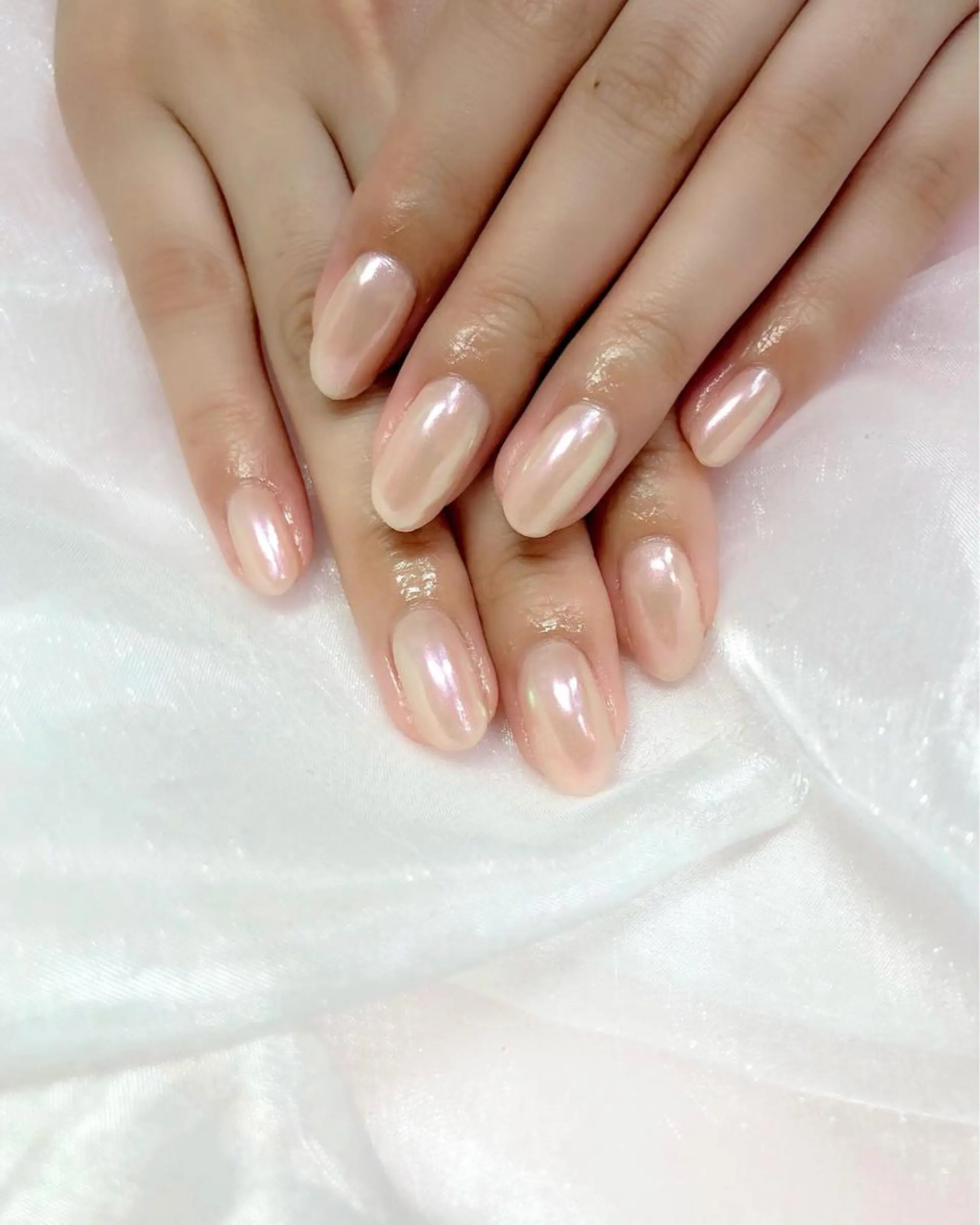 ネイル オーロラネイル ピンク ホワイト ハンドネイル 梅津 郁美のネイルデザイン