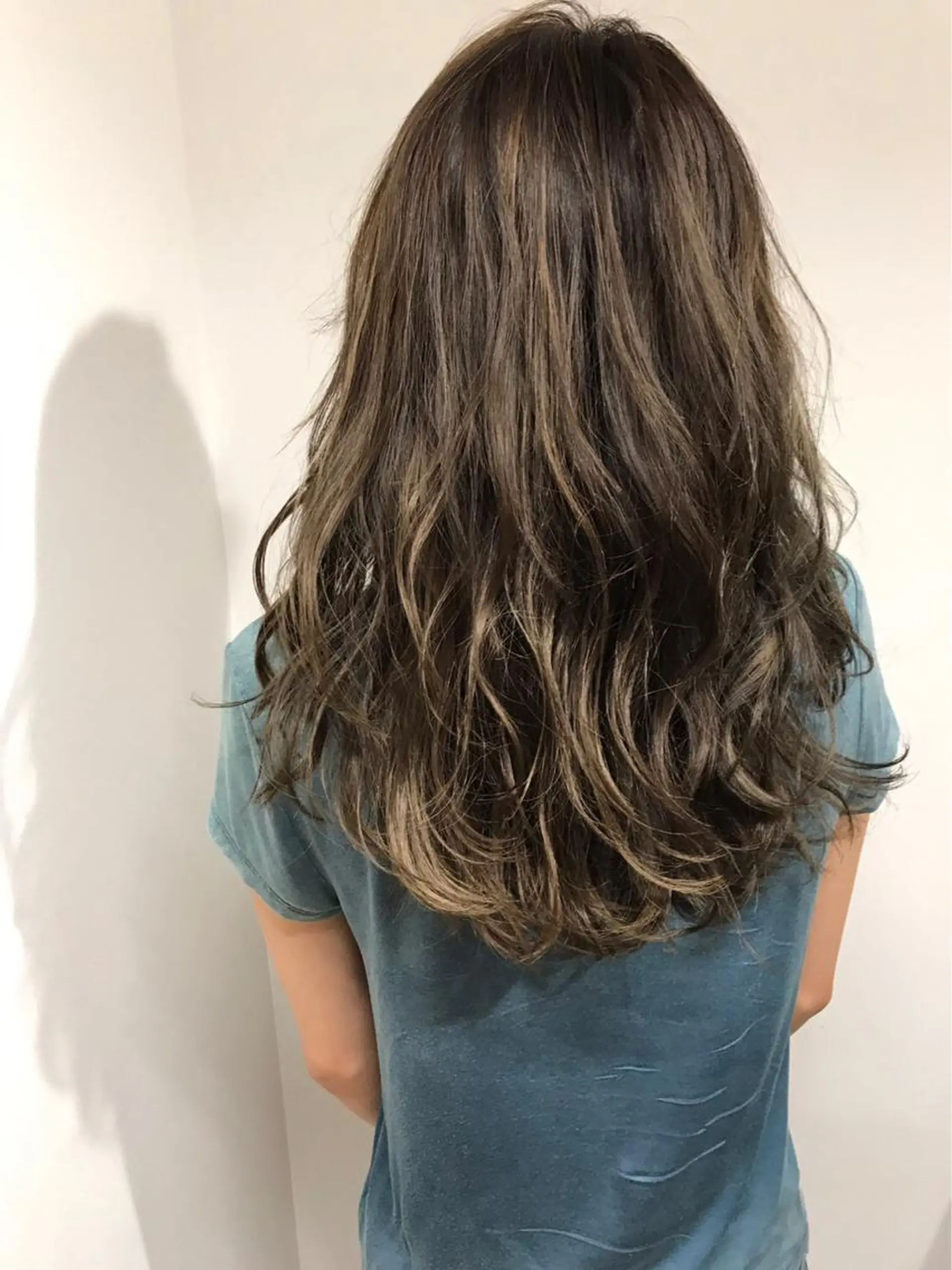 セミロング カラー hair  design Norm所属・ハイライトバレイヤー ジュ🎨川村聖吾🎨のヘアスタイル