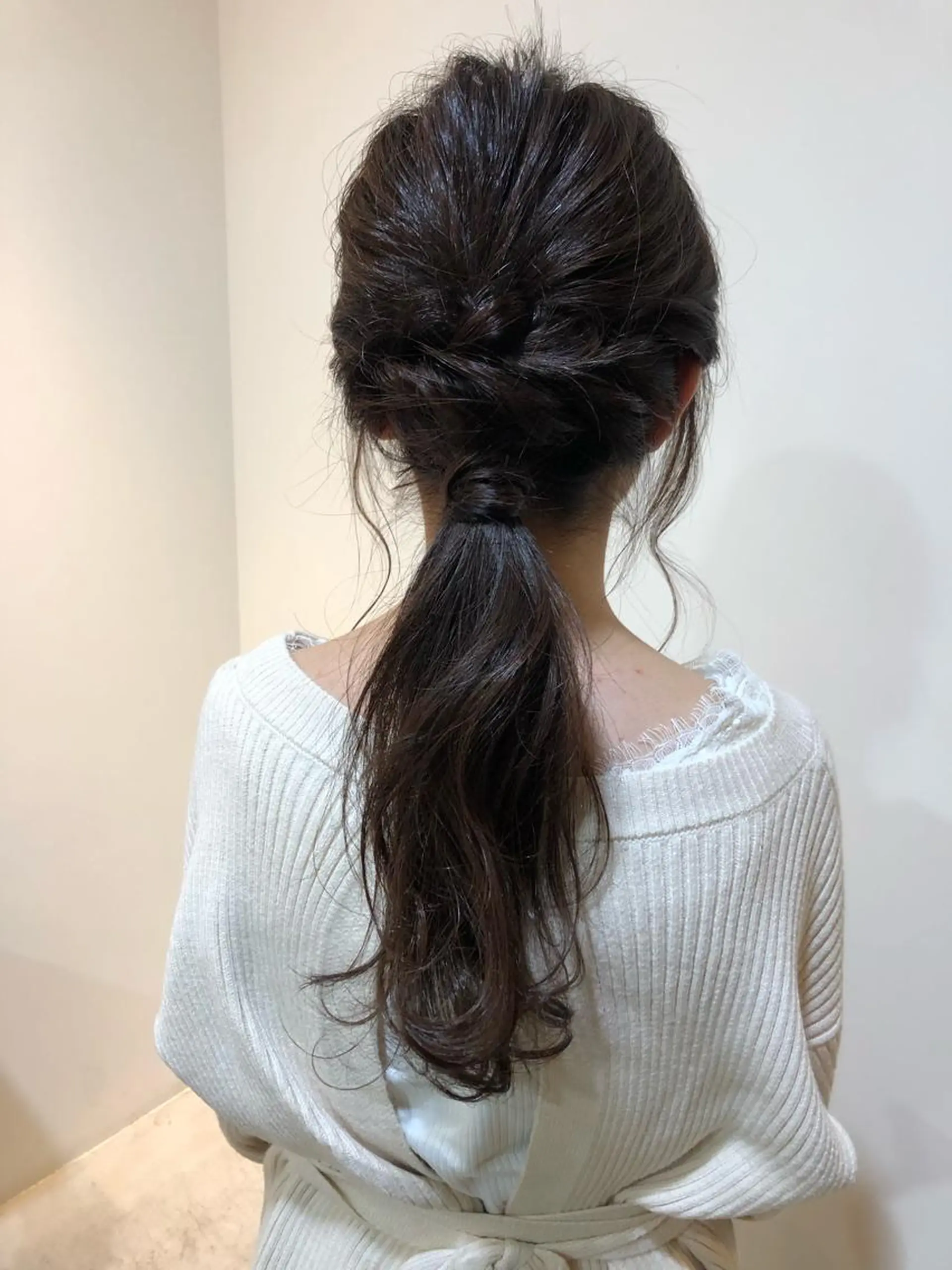 ロング ヘアアレンジ MIOベージュカラー 柔らかいカラーのヘアスタイル