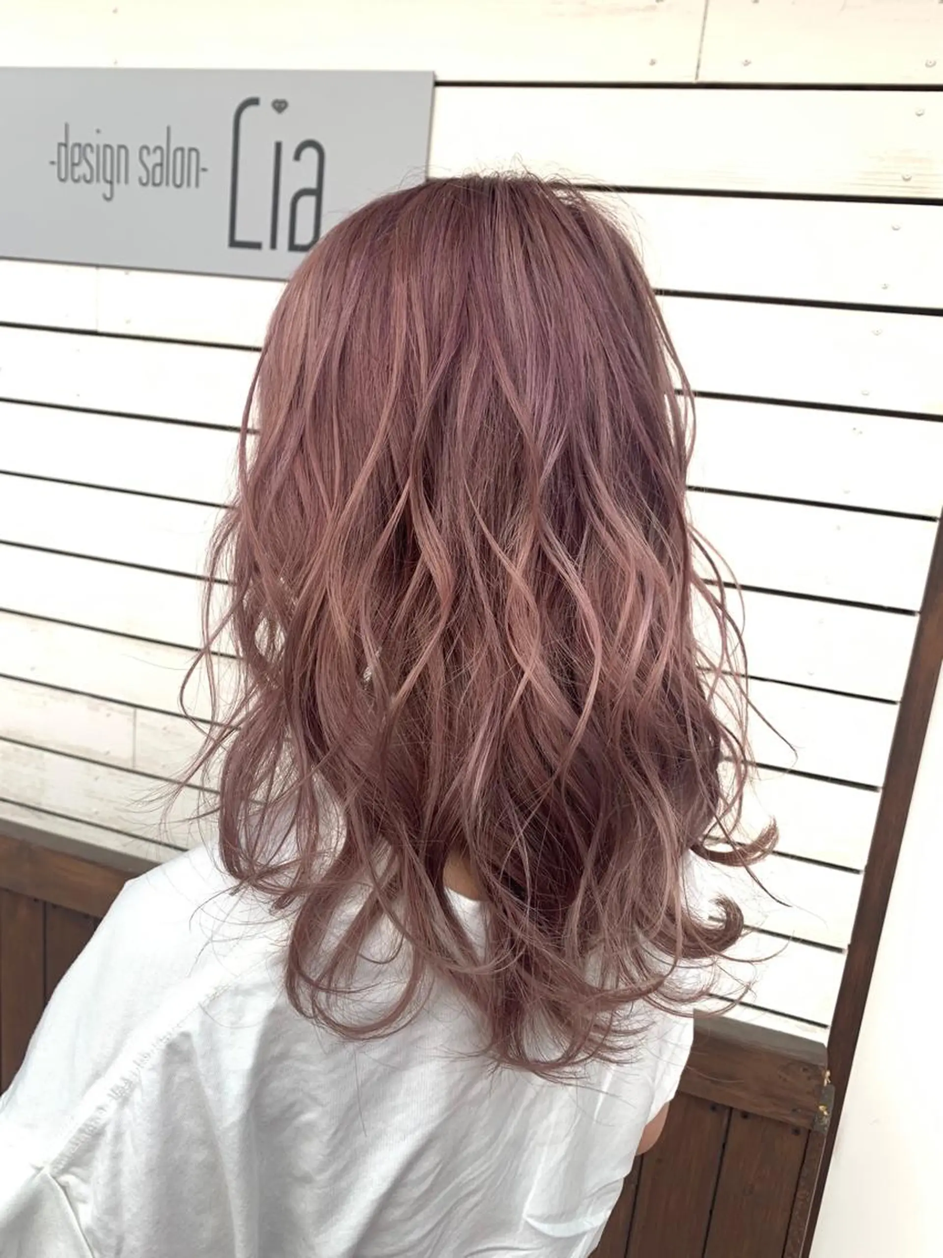 セミロング レディース専用🌷咲 の垢抜けブリーチ部屋のヘアスタイル