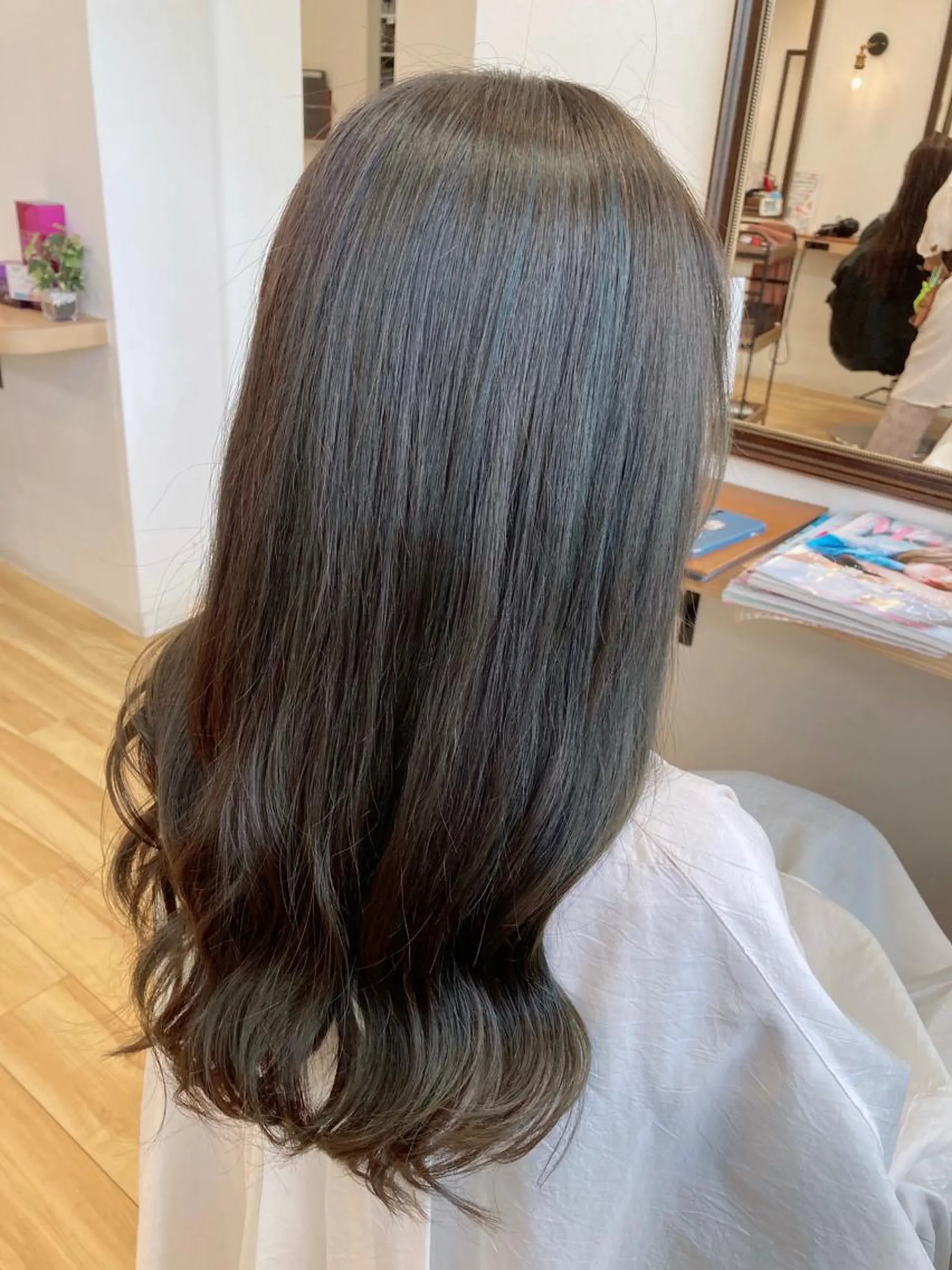 ロング カラー アッシュ ブリーチ 透明感カラー ハイライトカラー ハイライト カット ヘアカラー トリートメント 大野 まゆのヘアスタイル