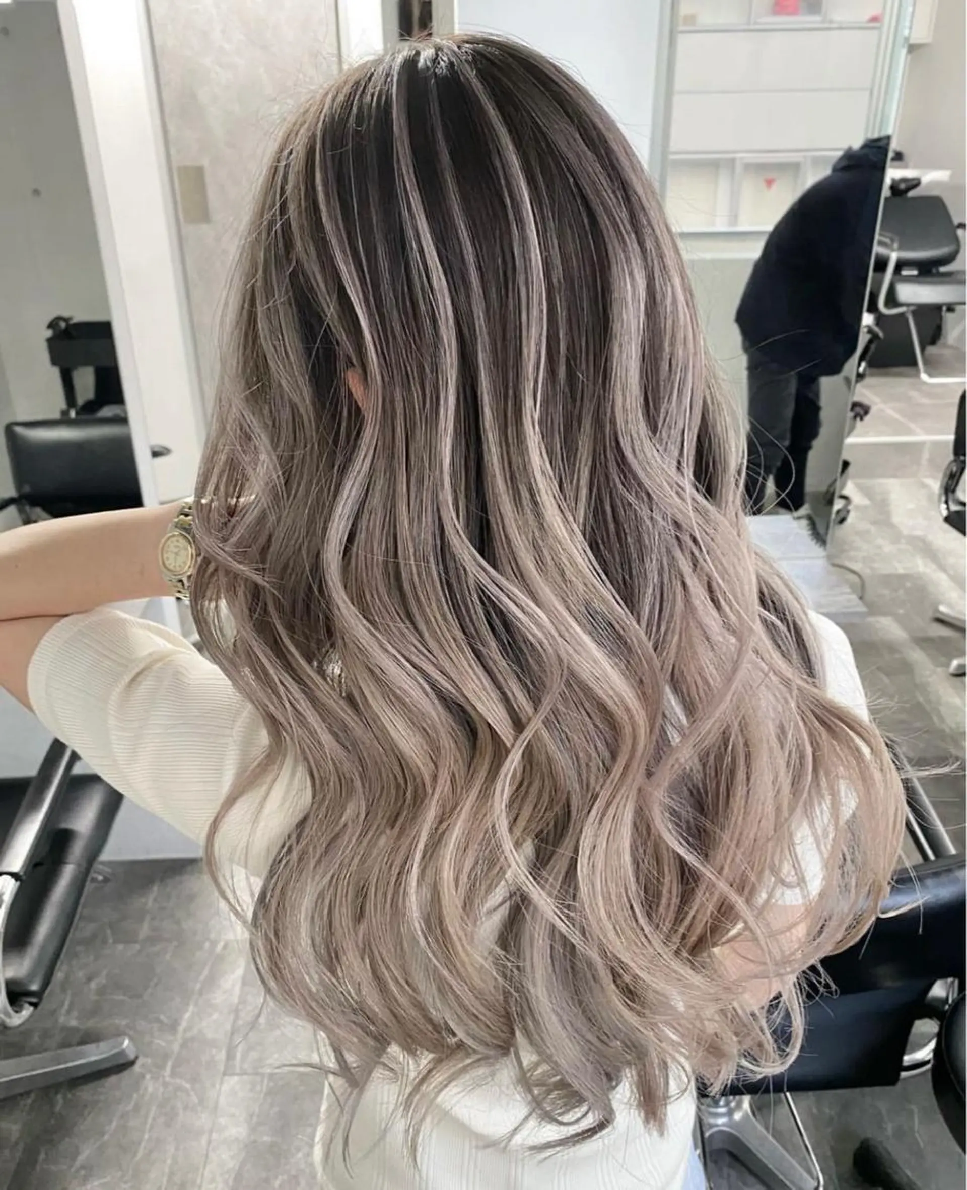 カラー REDEAL所属・草島 友樹のヘアスタイル