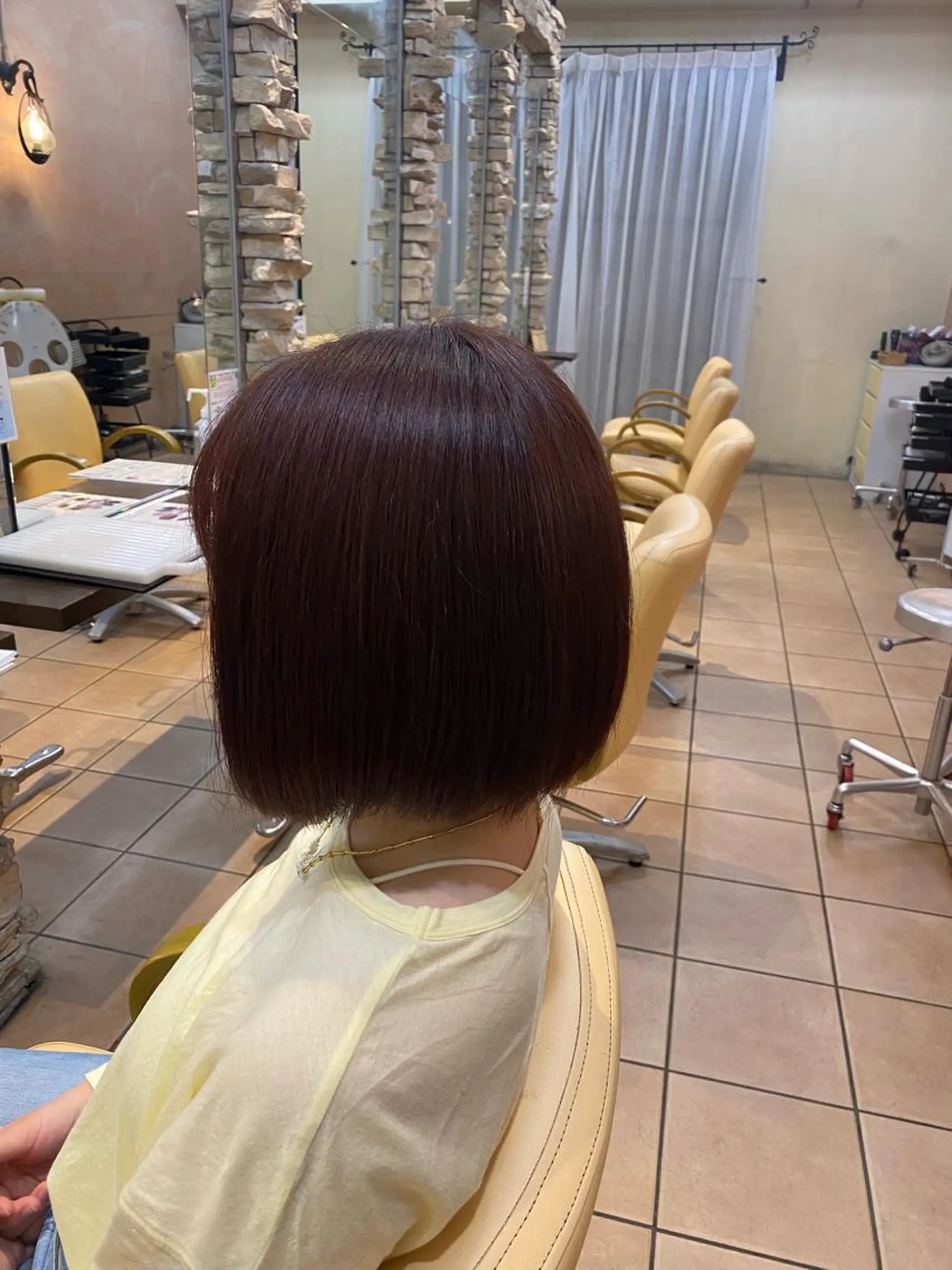ミディアム カラー 青野 葵のヘアスタイル