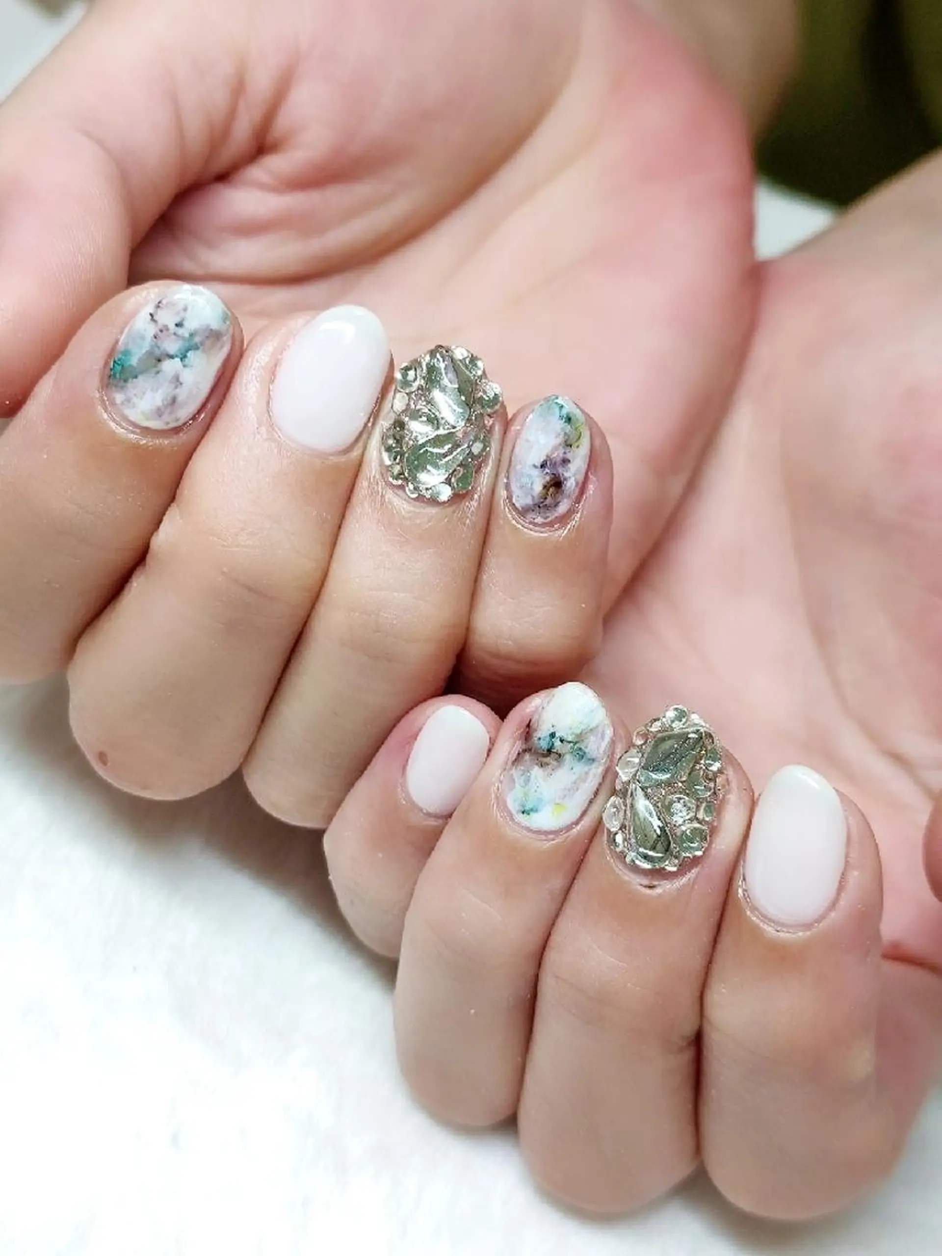 ネイル ハンドネイル RUNWAY 　　の眉毛・アイブロウイメージ