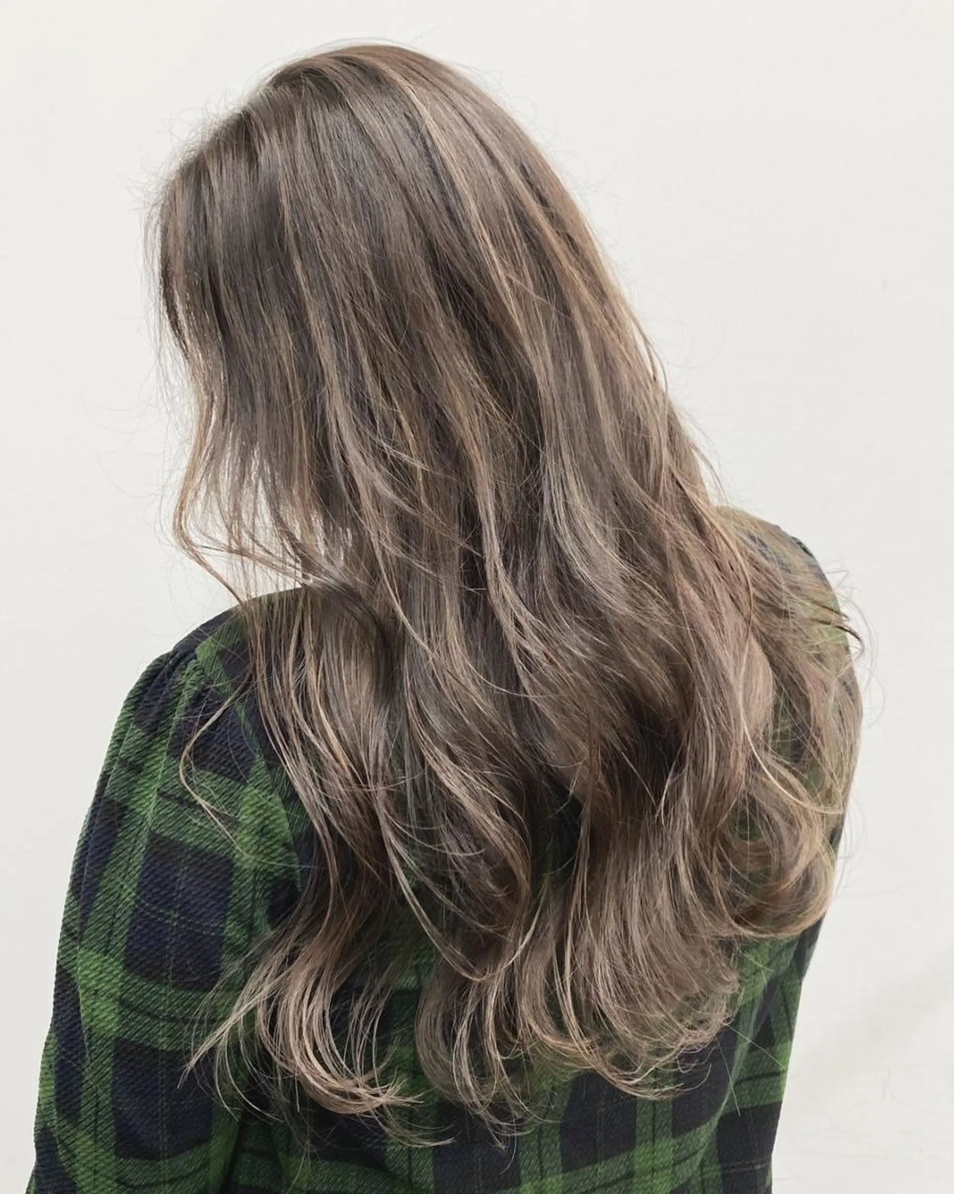 カラー セミロング ワンレンボブ アディクシーカラー アッシュ ベージュカラー ブリーチ 公式 Ease by amble luxeのヘアスタイル