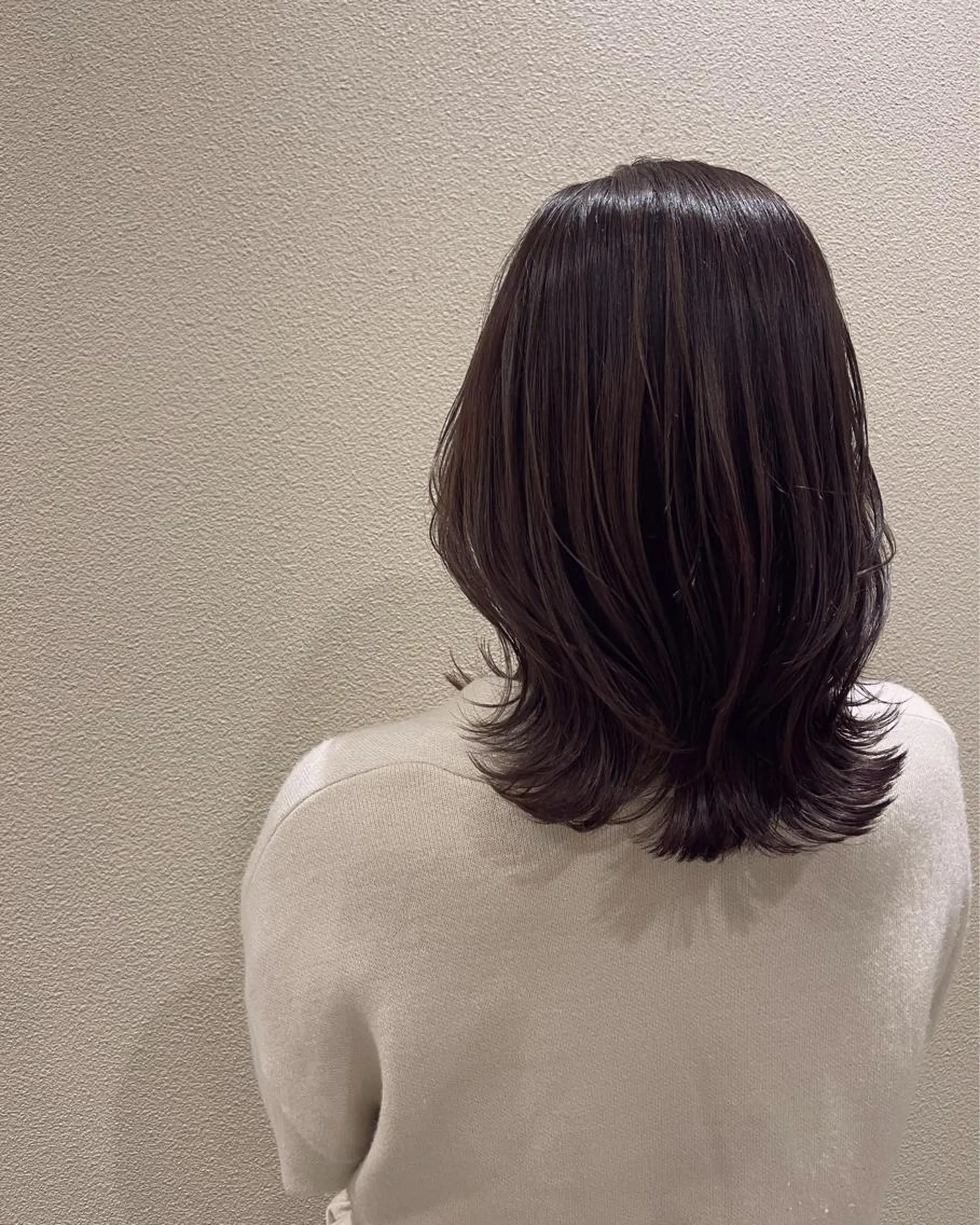 ミディアム KNOWHOW京都所属・トレンド/顔まわり/ レイヤー/グレージュのヘアスタイル