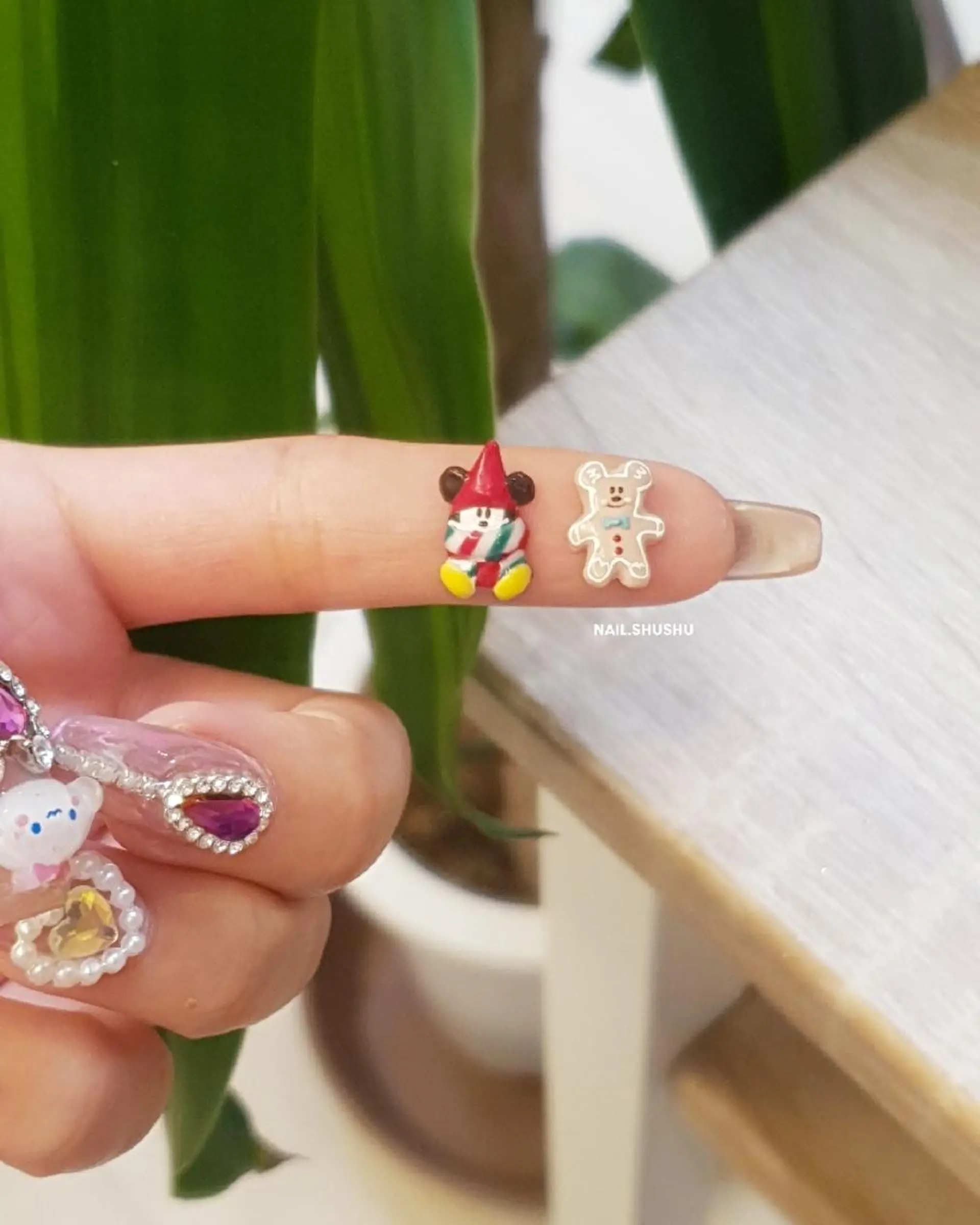 ネイル 持ち込み ニュアンスネイル シンプルネイル 冬ネイル 3dパーツ/流行り 👧shushu❤️のネイルデザイン