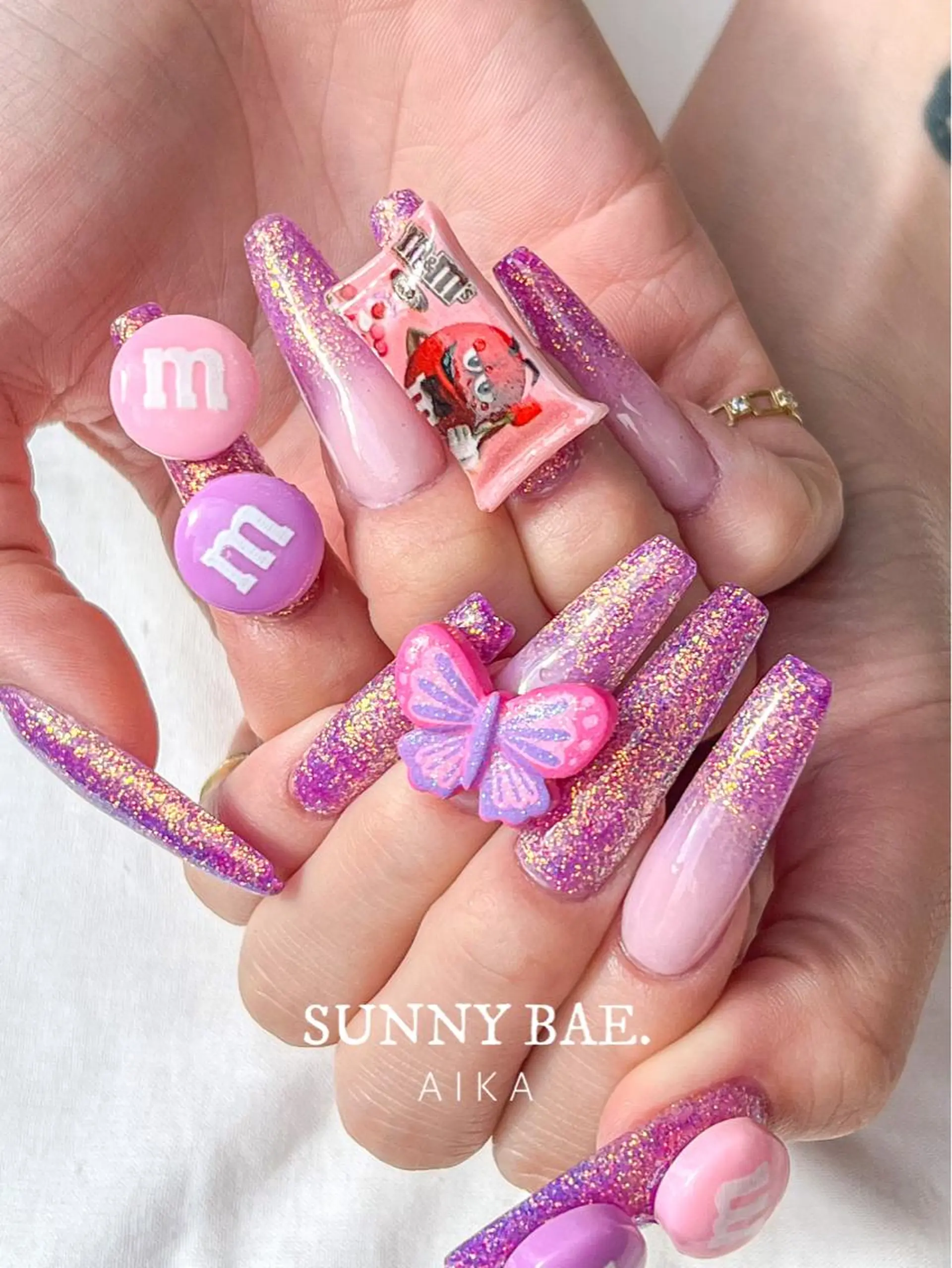 ロング ネイル ロング アートネイル キラキラネイル ロングネイル スカルプネイル SUNNY BAE.所属・Made By AIKAのネイルデザイン