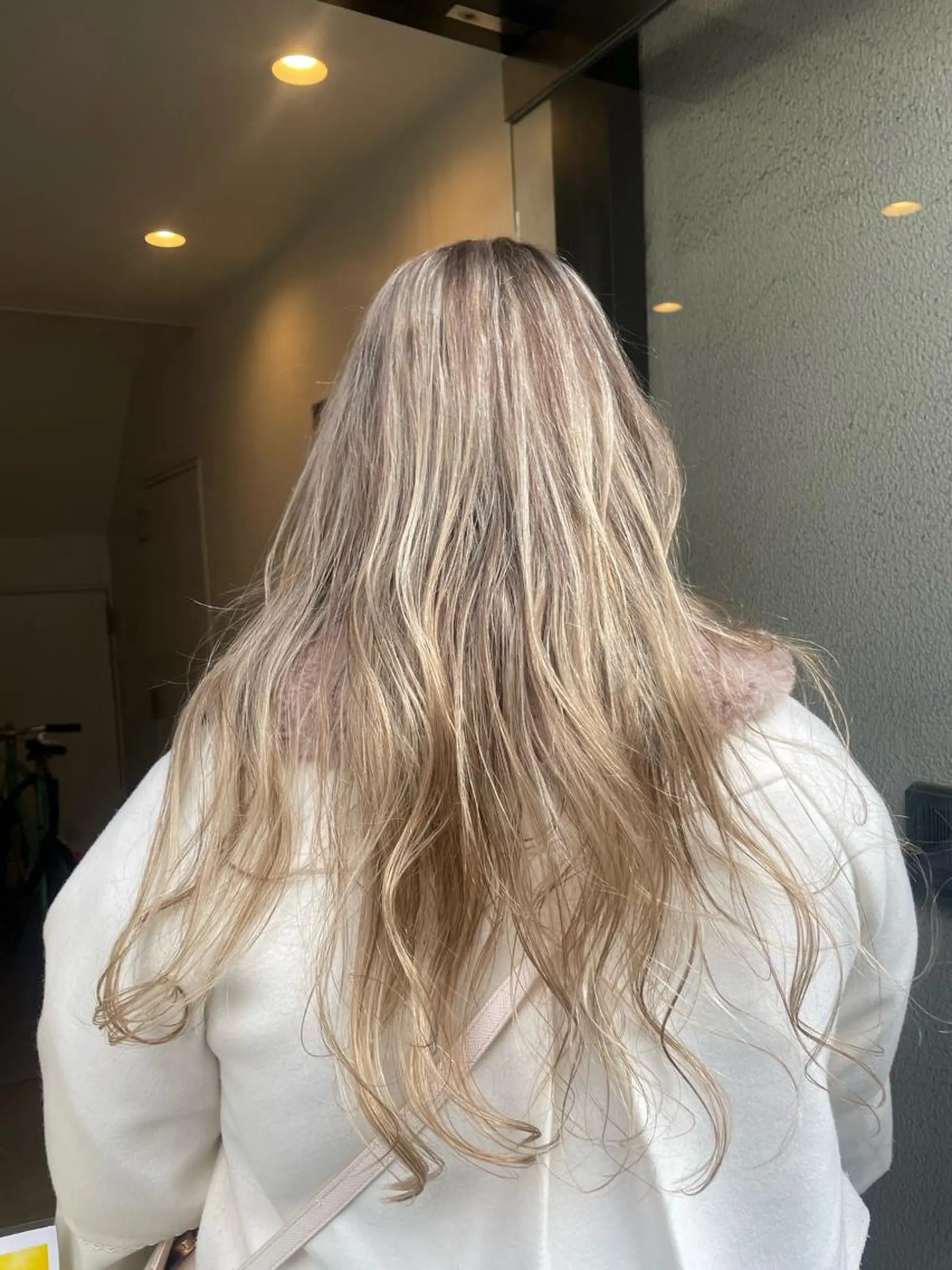 ロング カラー ハイライトカラー ハイライト hen所属・心斎橋/レイヤー/ ブリーチ/モエのヘアスタイル