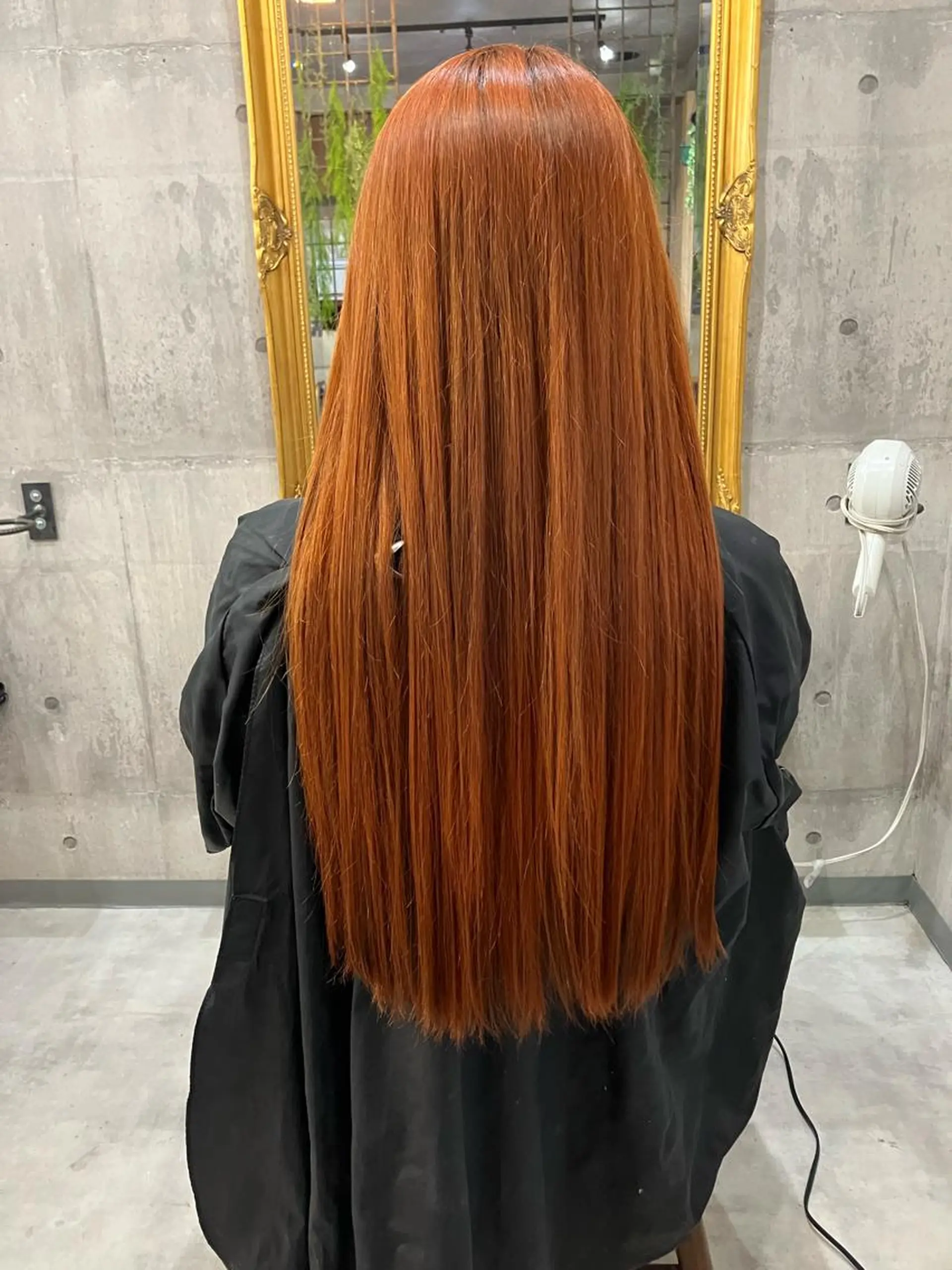 ロング カラー ブリーチ オレンジ ヘアカラー トリートメント HAIR BASE ZAWAWA所属・レイヤー/ブリーチ｜ 特殊パーマ/赤澤のヘアスタイル