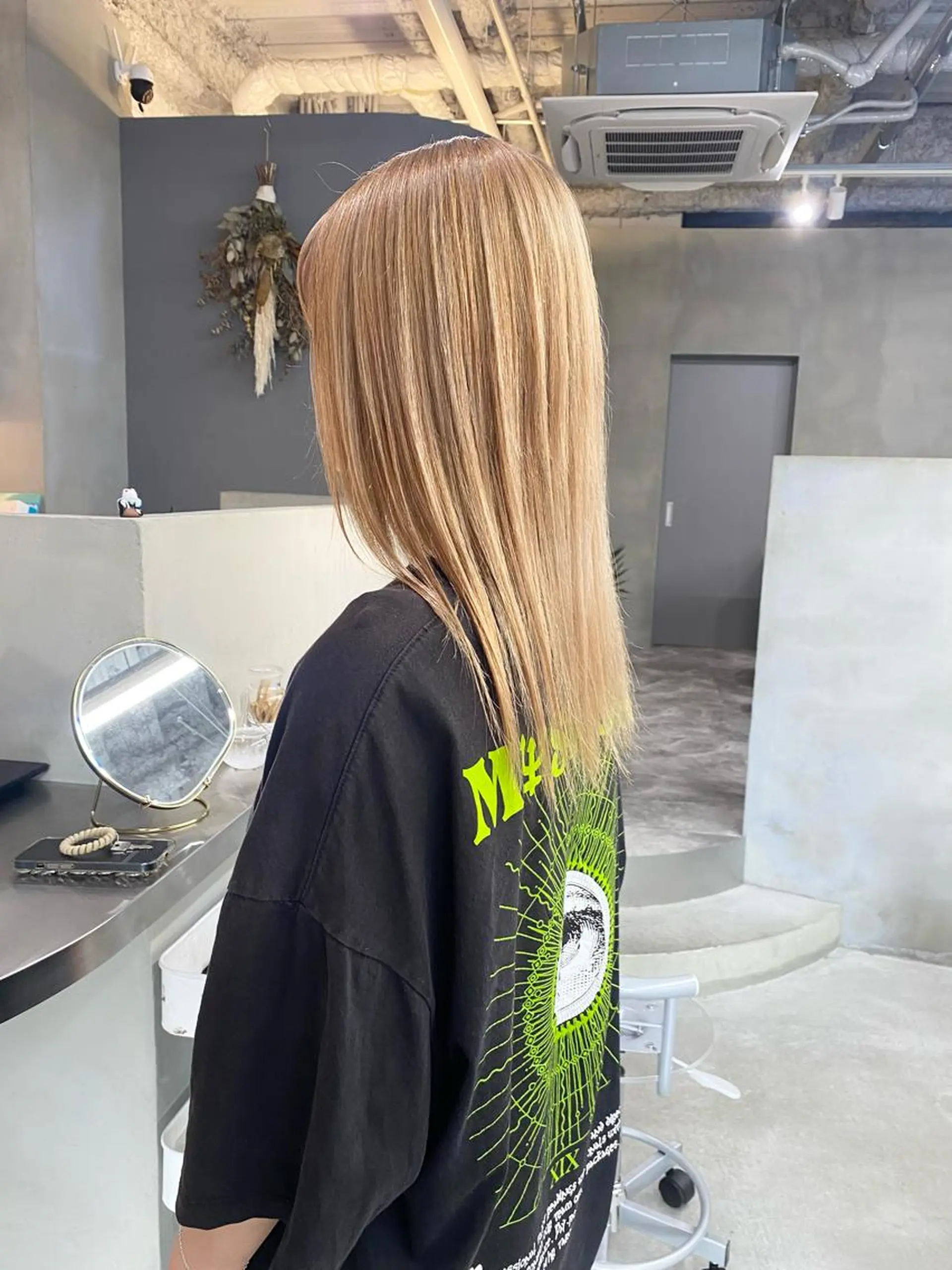 セミロング カラー ヘアカラー qulim所属・前橋 姫奈のヘアスタイル