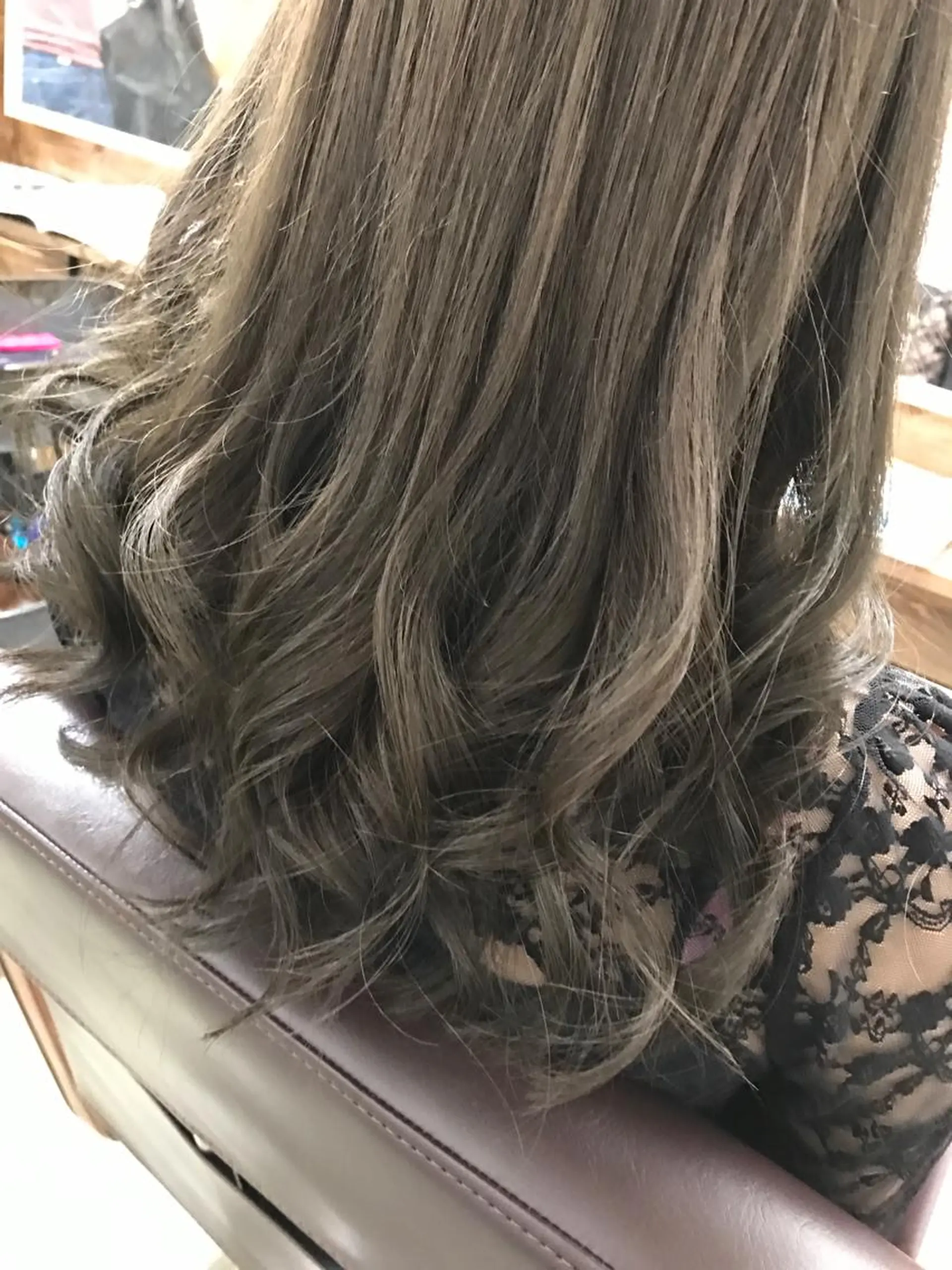 ロング カラー アッシュ beauty salon Atora所属・大賀 海夕の眉毛・アイブロウイメージ