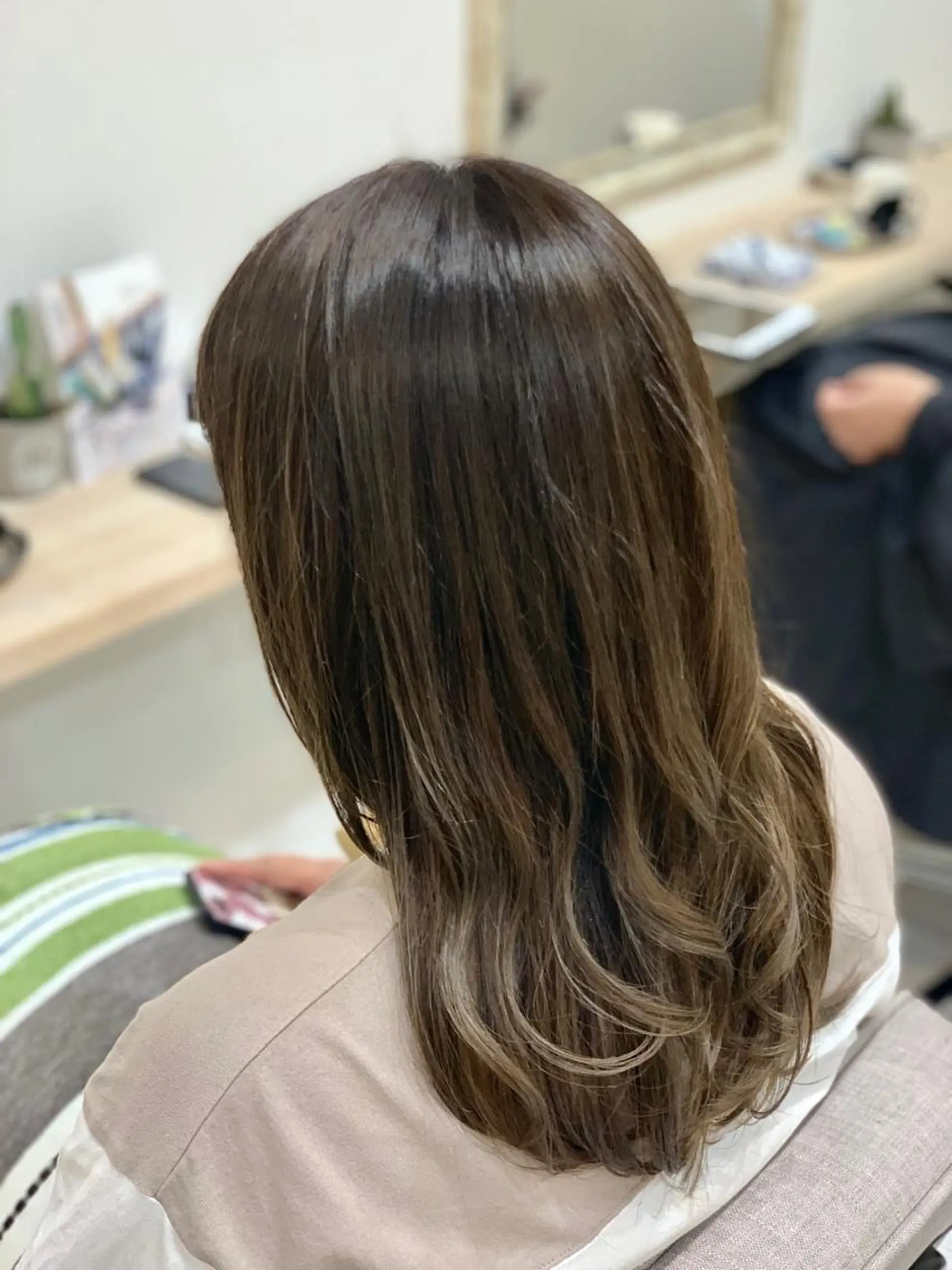 ミディアム カラー ブリーチ グラデーションカラー 山本 悟志のヘアスタイル