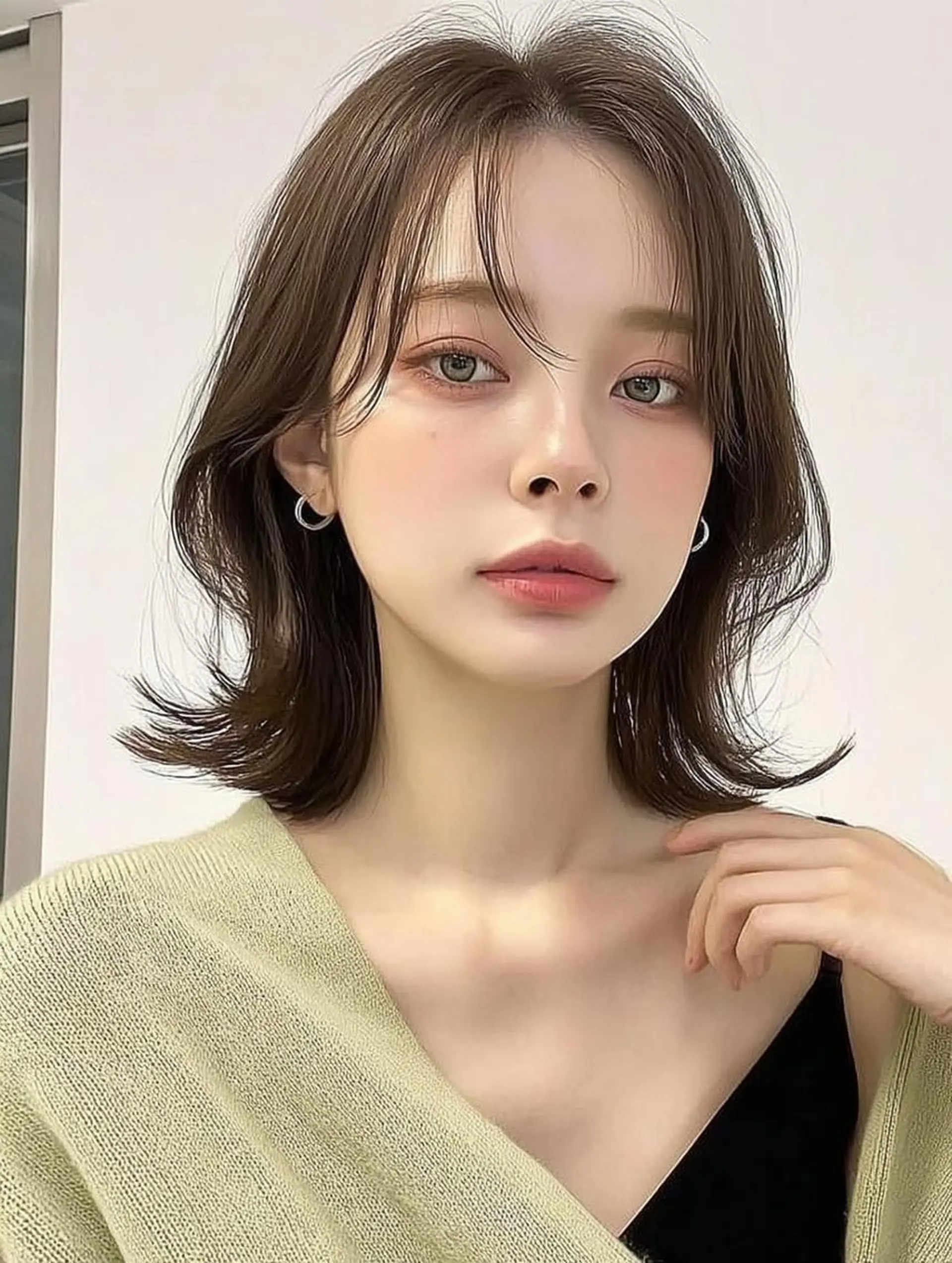 ミディアム カット ヘアカラー トリートメント 青木 りおのヘアスタイル