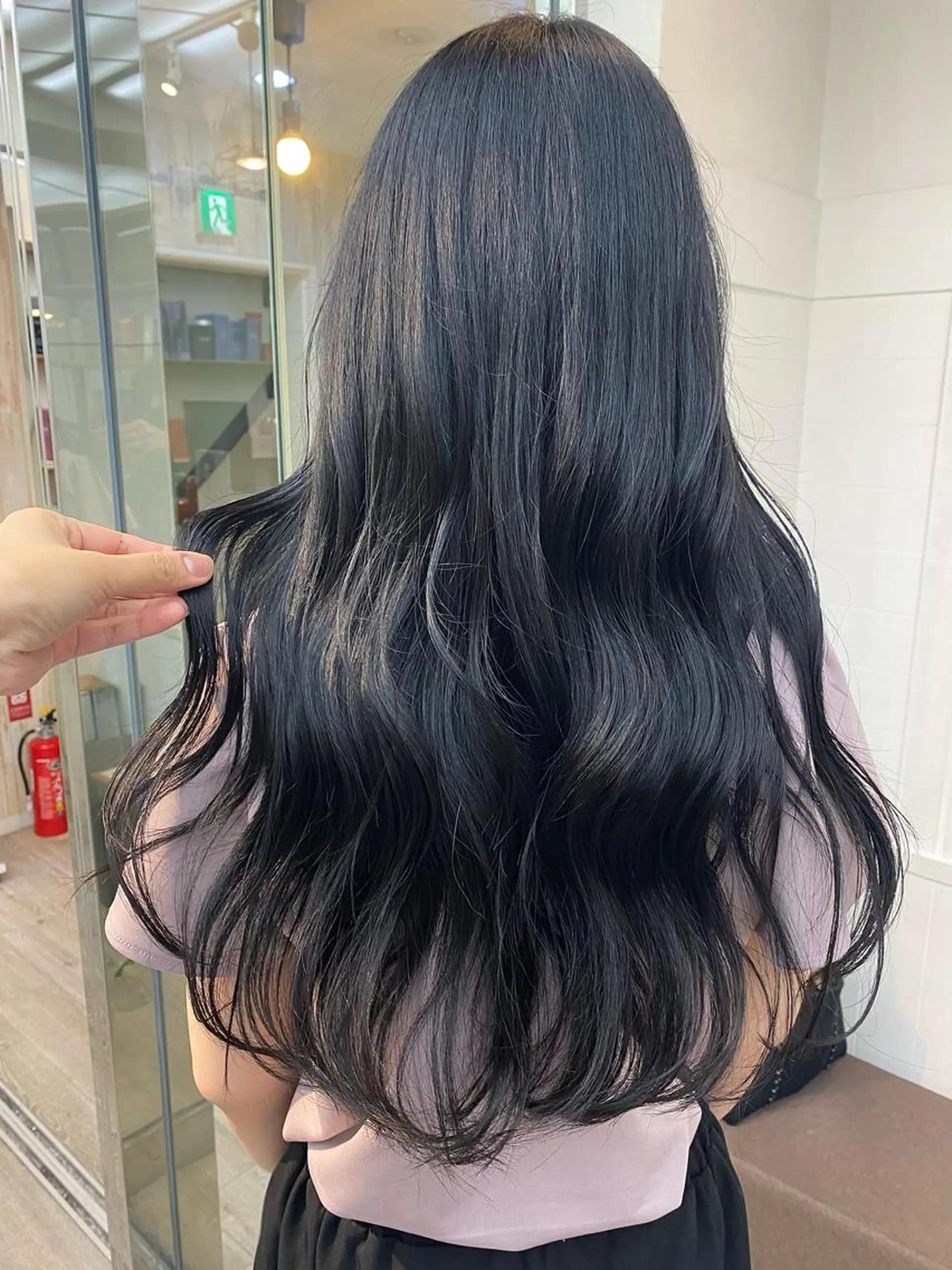 ロング カラー アッシュ アッシュグレー 黒髪 ブリーチ ブルーカラー カット ヘアカラー トリートメント B3  SHARE SALON【ビースリーシェアサロン】所属・☀️透明感color KURO☀️のヘアスタイル