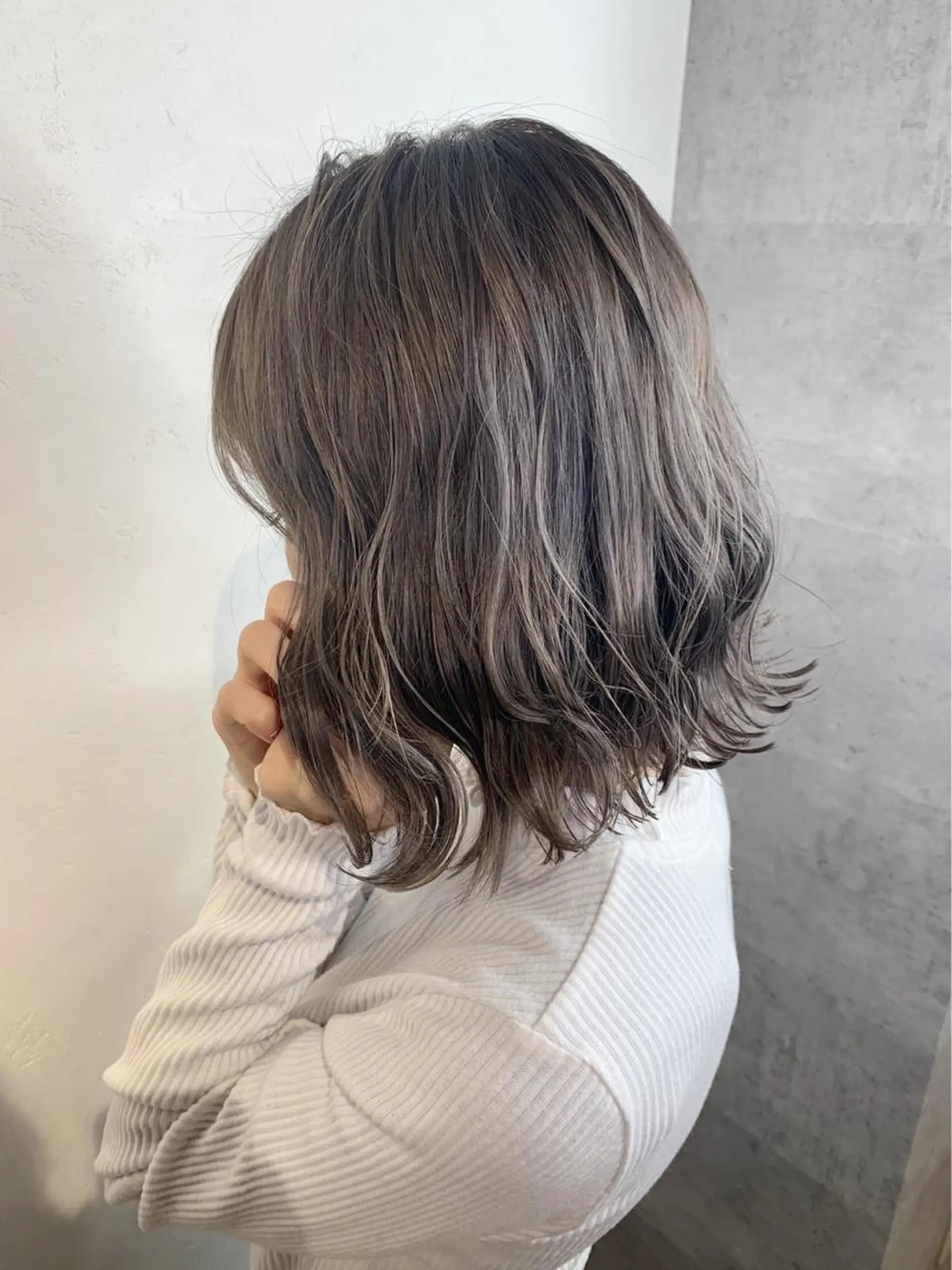 ショート カラー パーマ 透明感カラー グレージュ _ WHITE三宮店のヘアスタイル