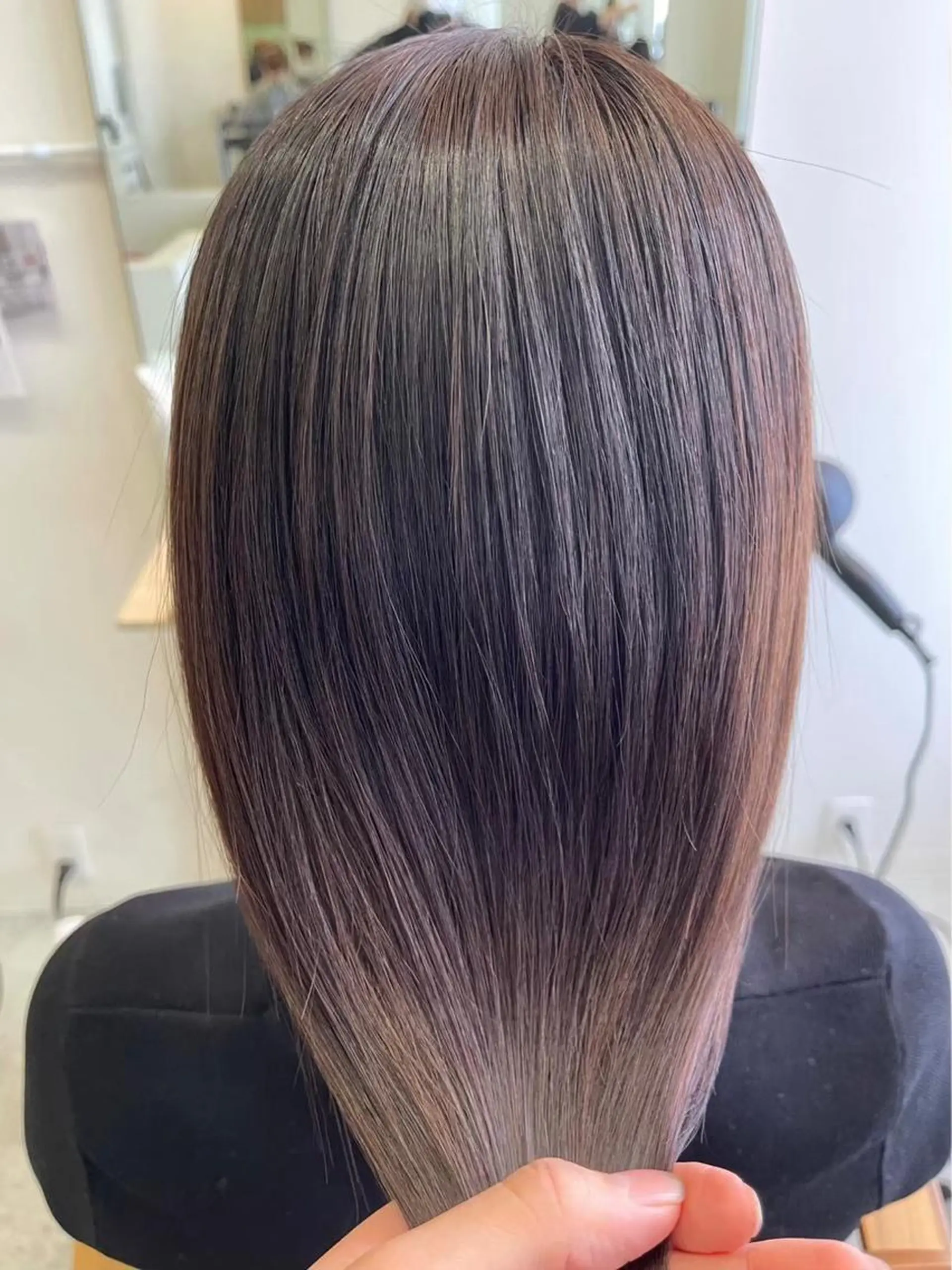 セミロング カラー ブリーチ ケアブリーチ ダブルカラー イヤリングカラー ハイライトカラー 神戸ボブ✂️ ioe三宮/田 伸佳のヘアスタイル