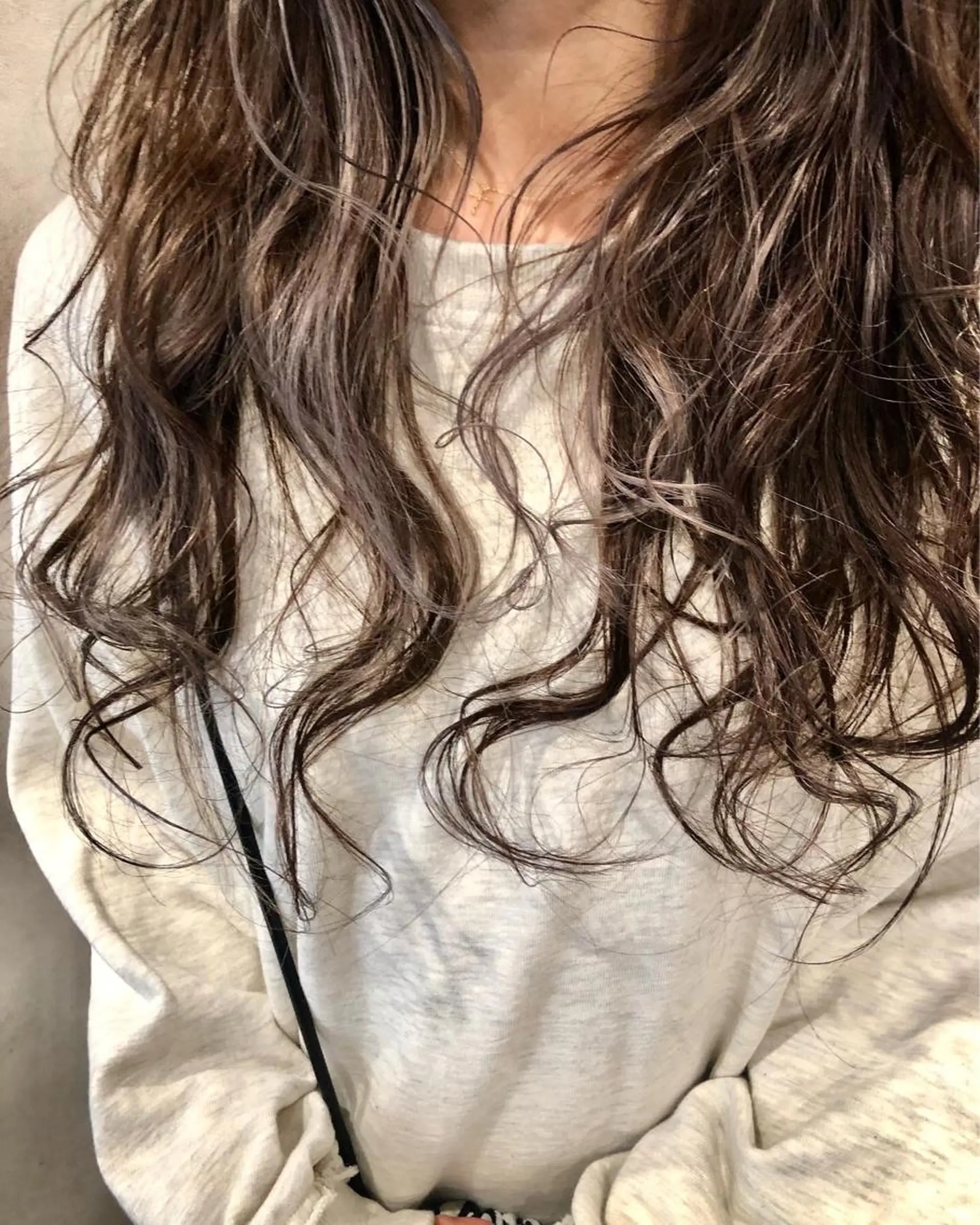 ロング カラー ブリーチ グレージュ ロング 野咲き 美容室のマツエク・マツパデザイン