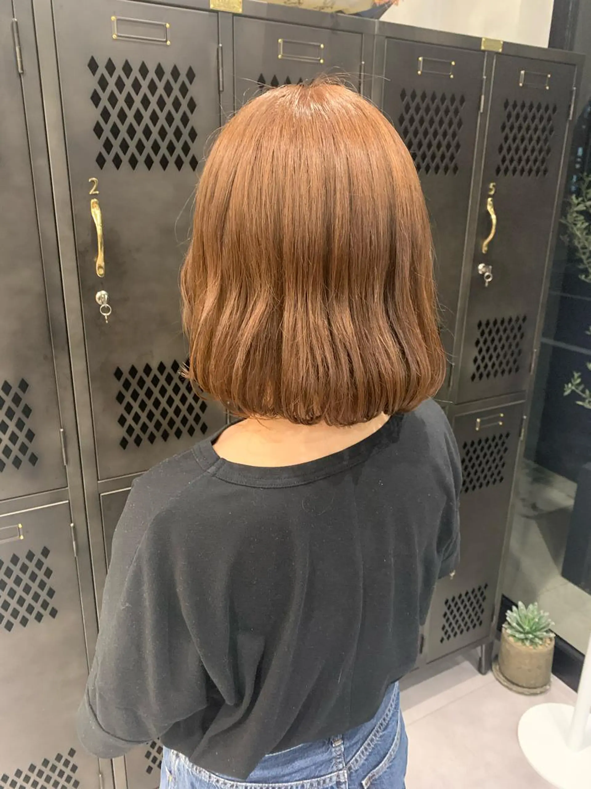 ミディアム 青柳 有咲のヘアスタイル